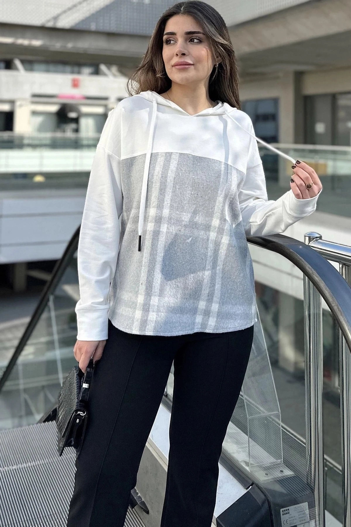 Kadın Ekru & Gri Ekose Garnili, Rahat Kesim, Kapüşonlu İki İplik Sweatshirt