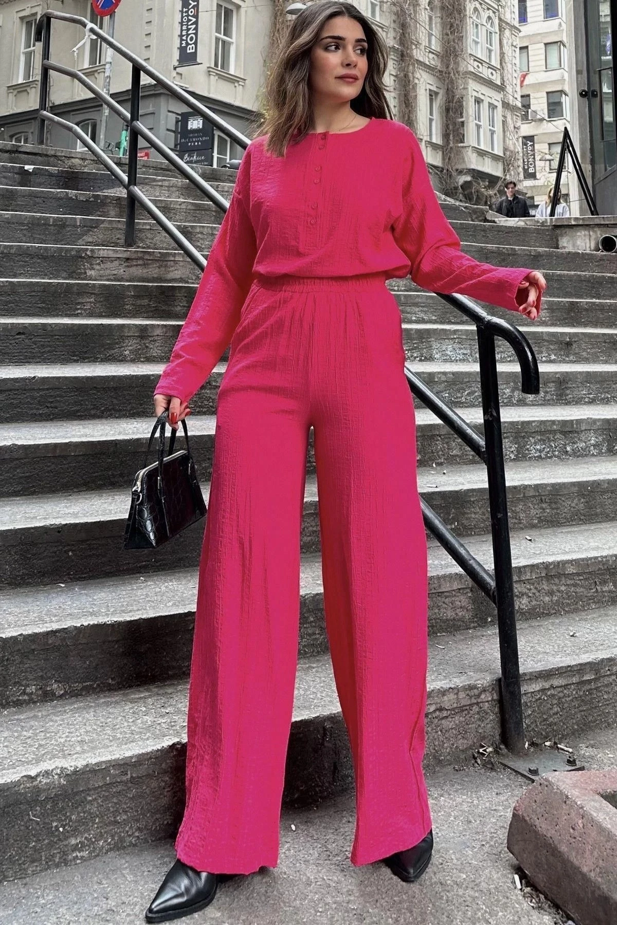 Kadın Fuşya Düğmeli Yuvarlak Yaka Bluz & Beli Lastikli Geniş Paça Pantolon - Salaş Maya Takım