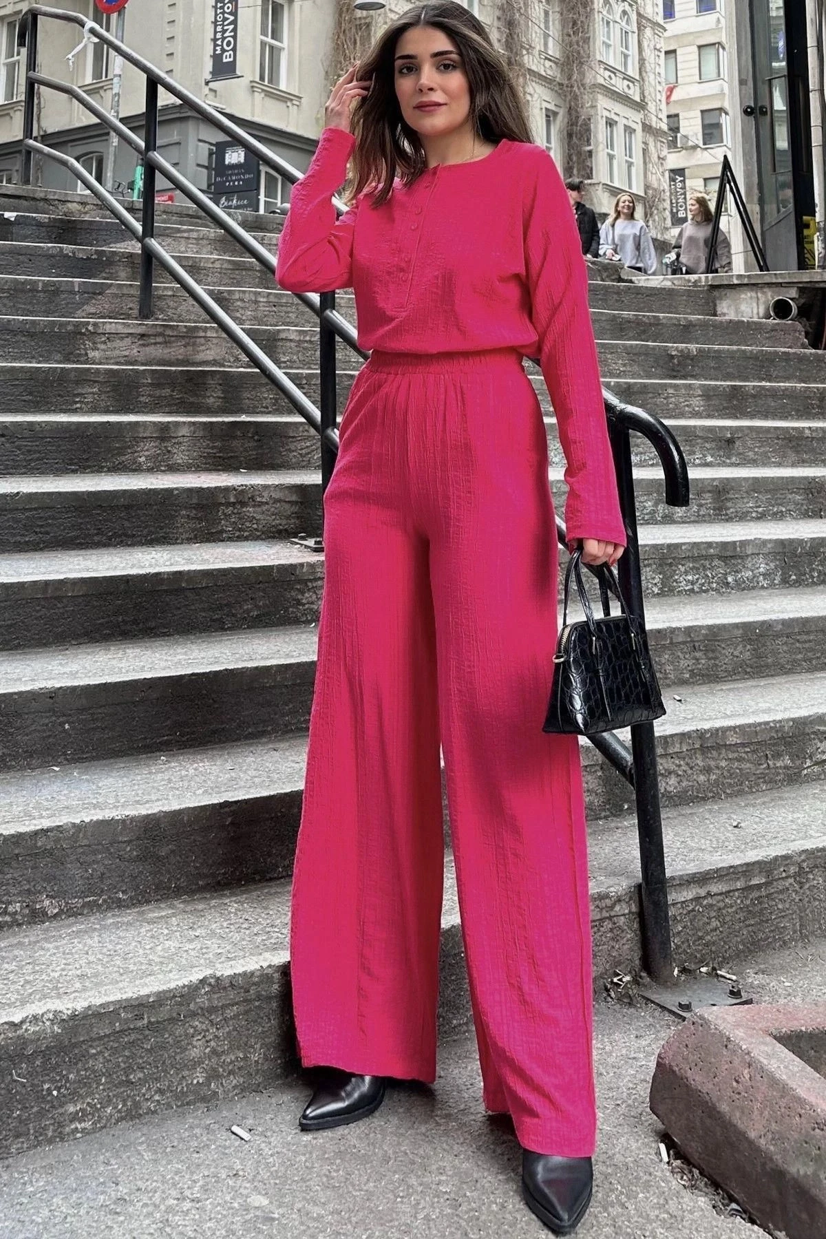 Kadın Fuşya Düğmeli Yuvarlak Yaka Bluz & Beli Lastikli Geniş Paça Pantolon - Salaş Maya Takım