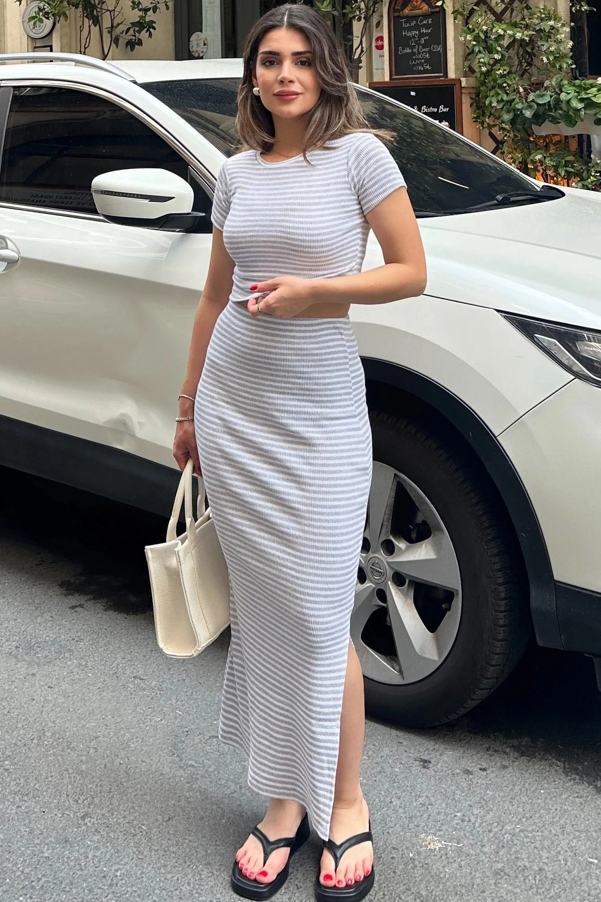 Kadın Gri Crop Bluz & Yırtmaçlı Kalem Etek - Çizgili Kaşkorse Alt Üst Takım