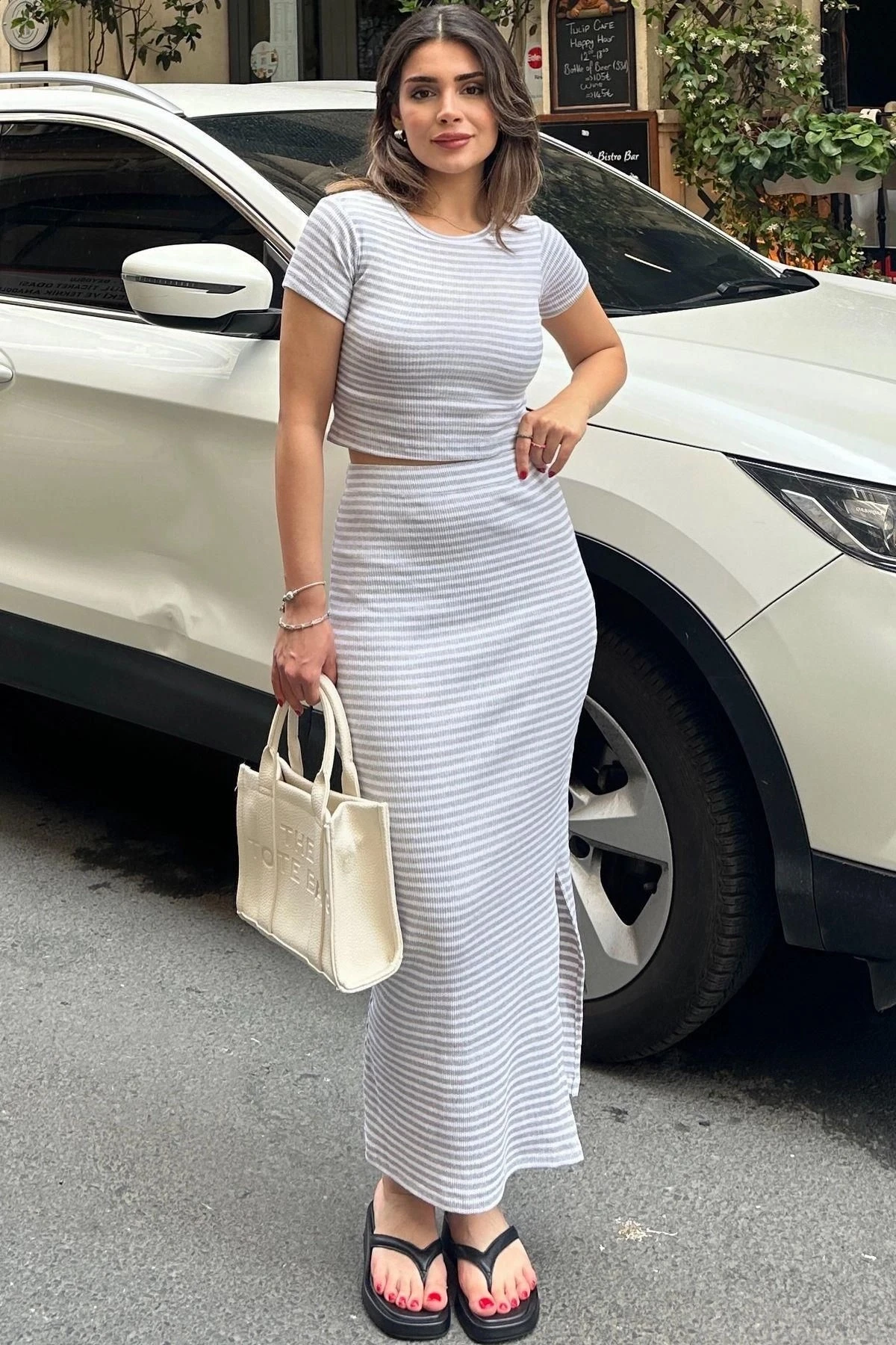 Kadın Gri Crop Bluz & Yırtmaçlı Kalem Etek - Çizgili Kaşkorse Alt Üst Takım