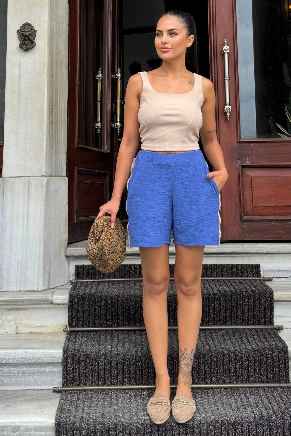 Kadın İndigo Airobin Kumaş, Beli Lastikli, Hasır Detaylı, Rahat Kesim Şort