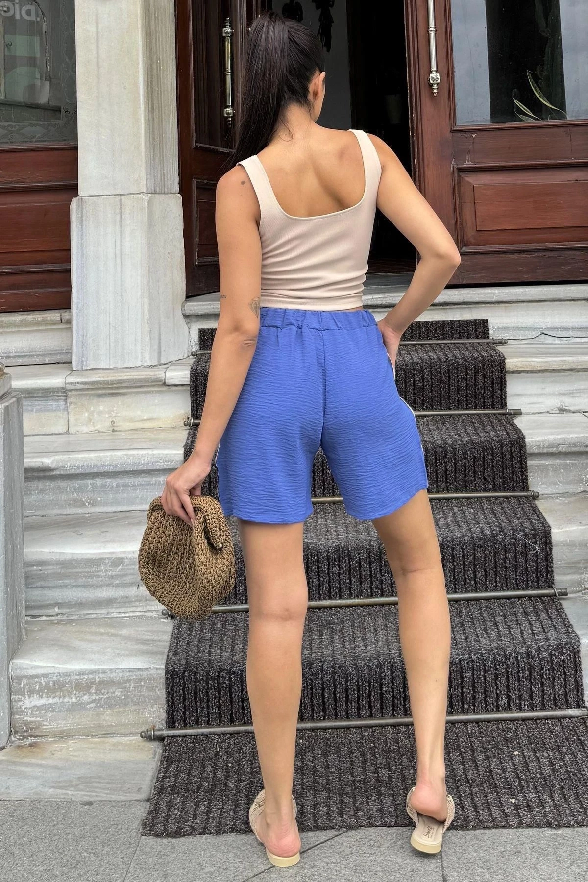 Kadın İndigo Airobin Kumaş, Beli Lastikli, Hasır Detaylı, Rahat Kesim Şort