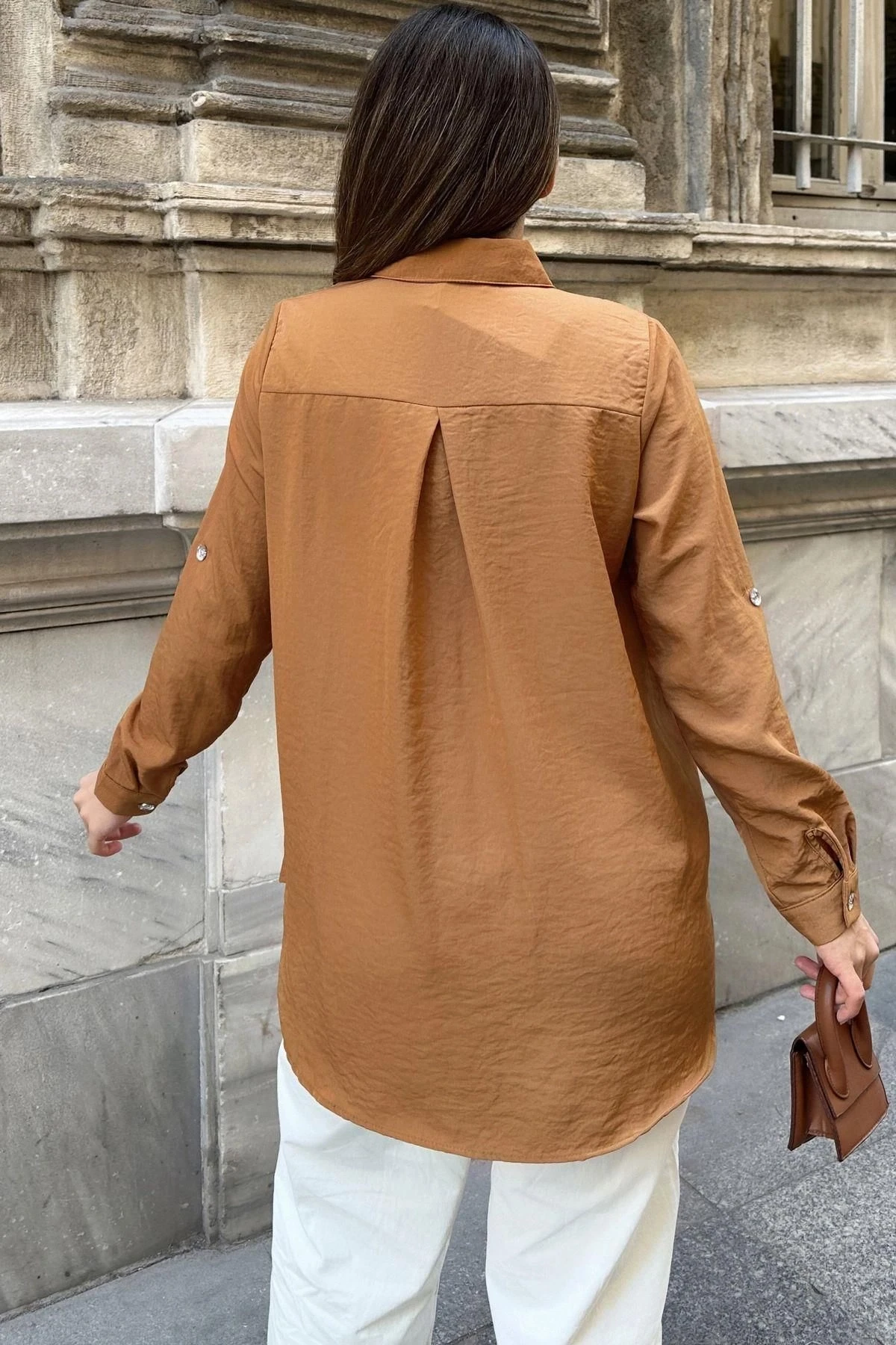 Kadın Kahve İnci Süslemeli, Çift Cep Detaylı, Arkası Pliseli, Terletmez, Kupra Kumaş, Salaş Gömlek