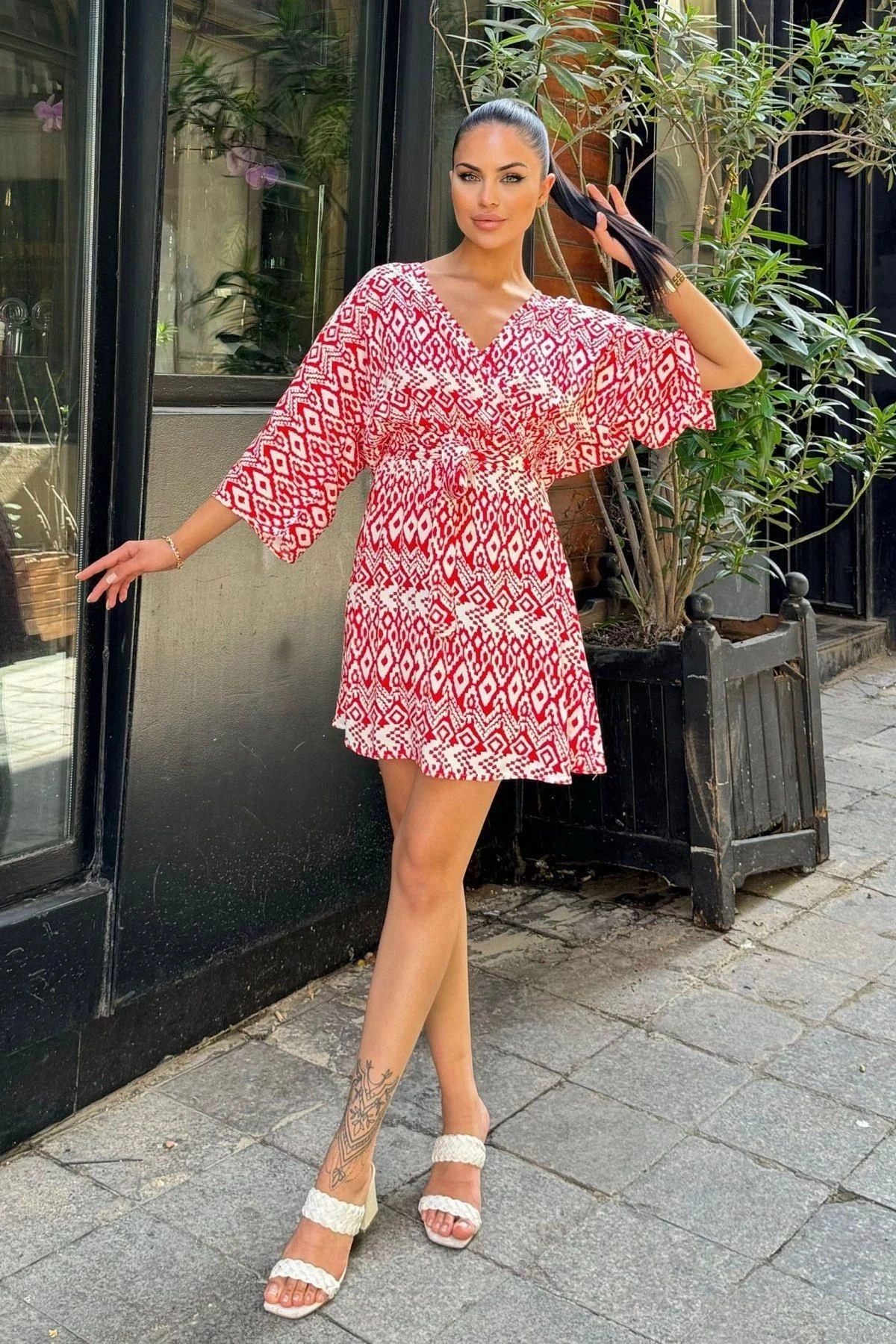 Kadın Kırmızı Etnik Desenli Viskon, Yarasa Kol, Kruvaze Mini Kimono - Kloş Kısa Elbise