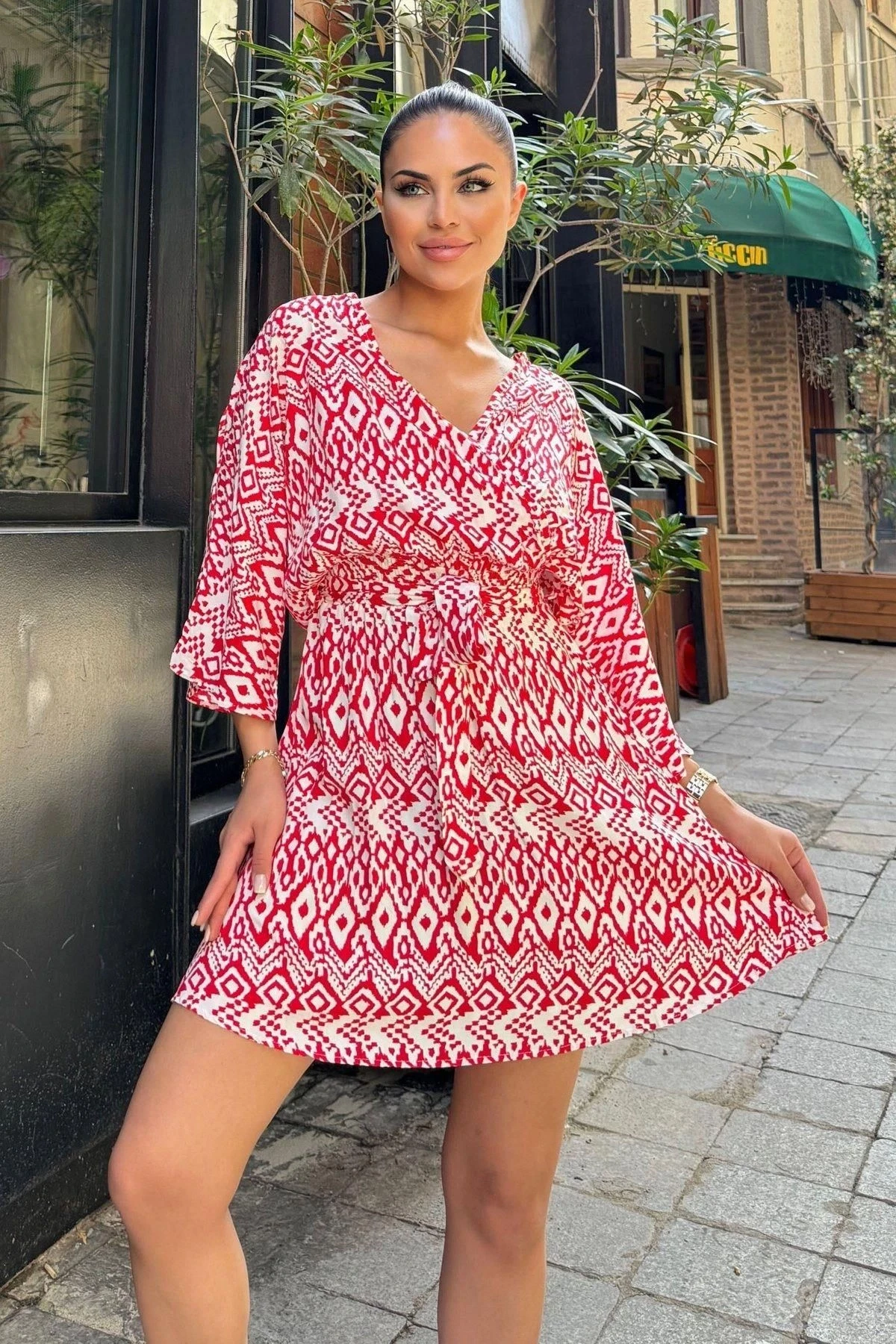 Kadın Kırmızı Etnik Desenli Viskon, Yarasa Kol, Kruvaze Mini Kimono - Kloş Kısa Elbise