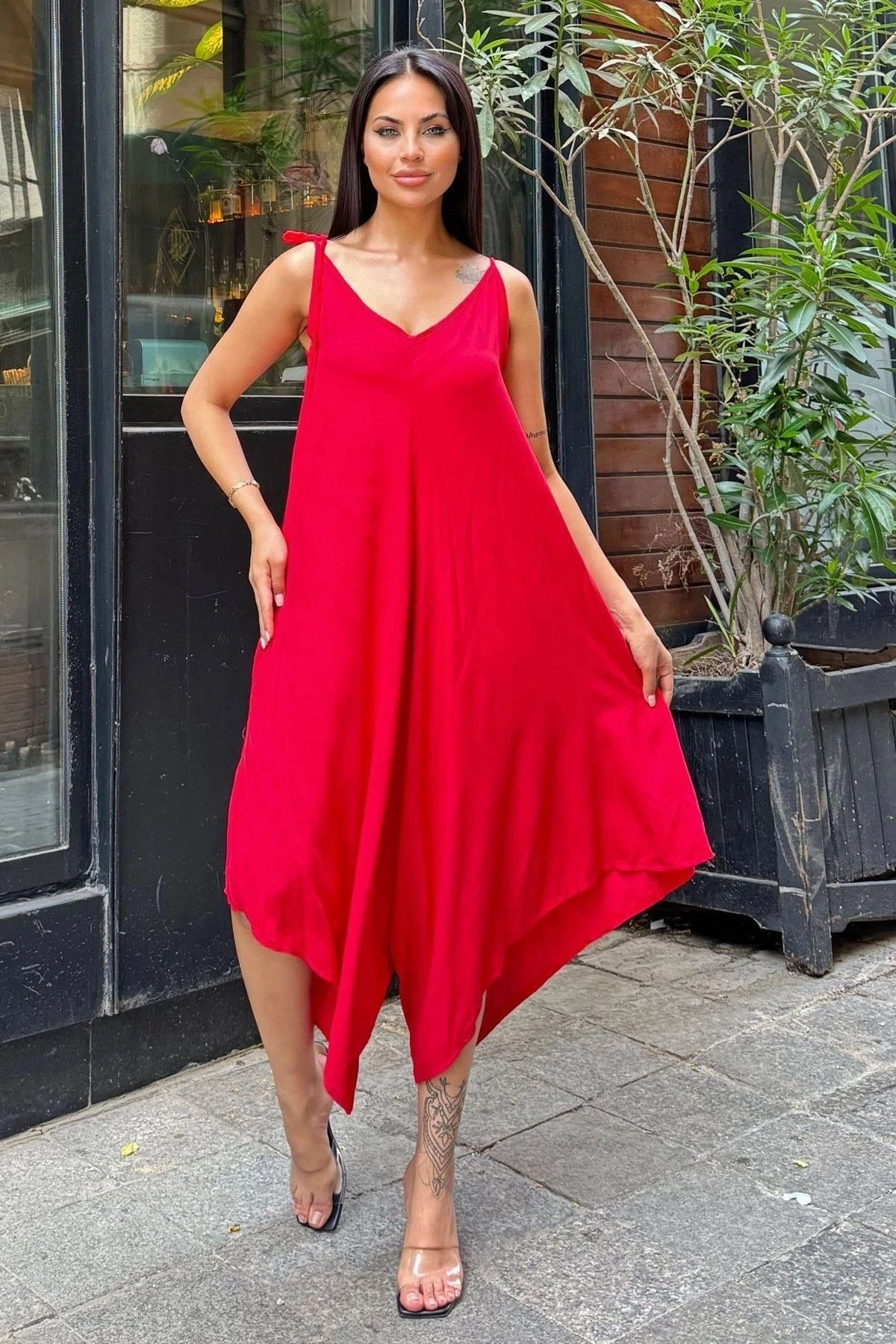 Kadın Kırmızı İp Askılı, Asimetrik Kesim, Dokulu Terletmez Kumaş, Salaş Tulum