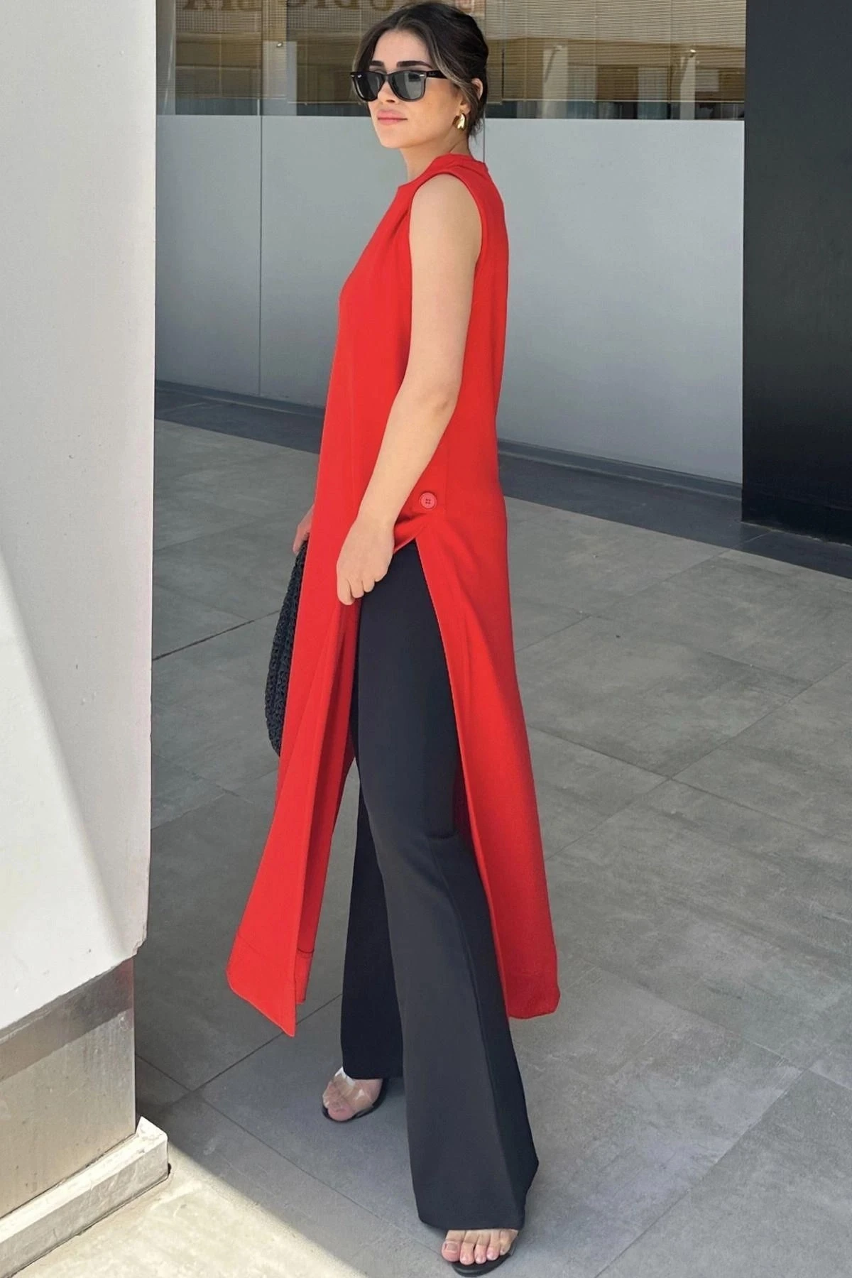 Kadın Kırmızı Kolsuz, Yuvarlak Yaka, Derin Yırtmaçlı, A Kesim Likralı Tunik Elbise