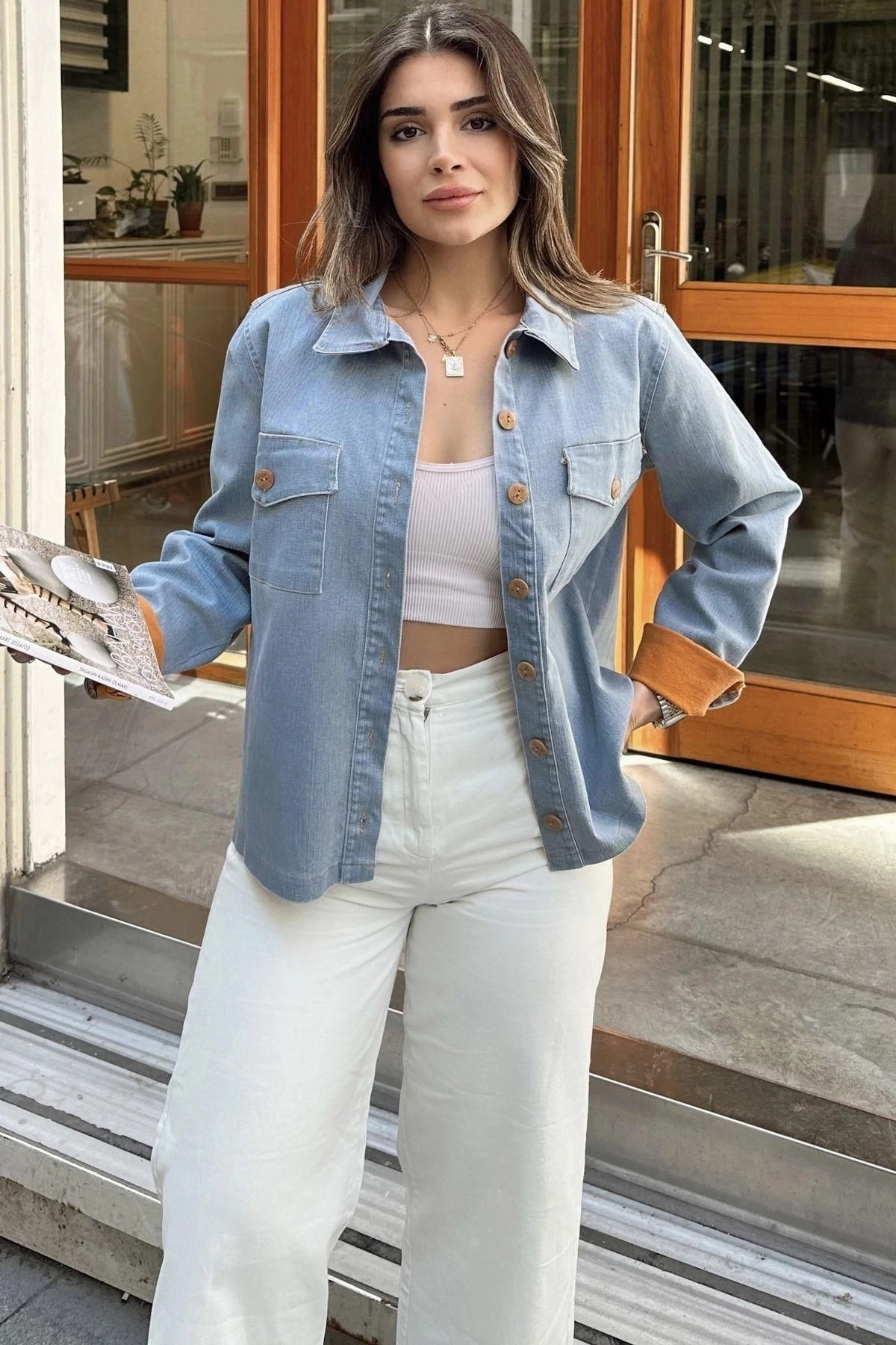 Kadın Mavi Arkası Çiçek Nakış İşlemeli, Kontrast Renk Katlamalı, Uzun Kol, Denim Kot Ceket