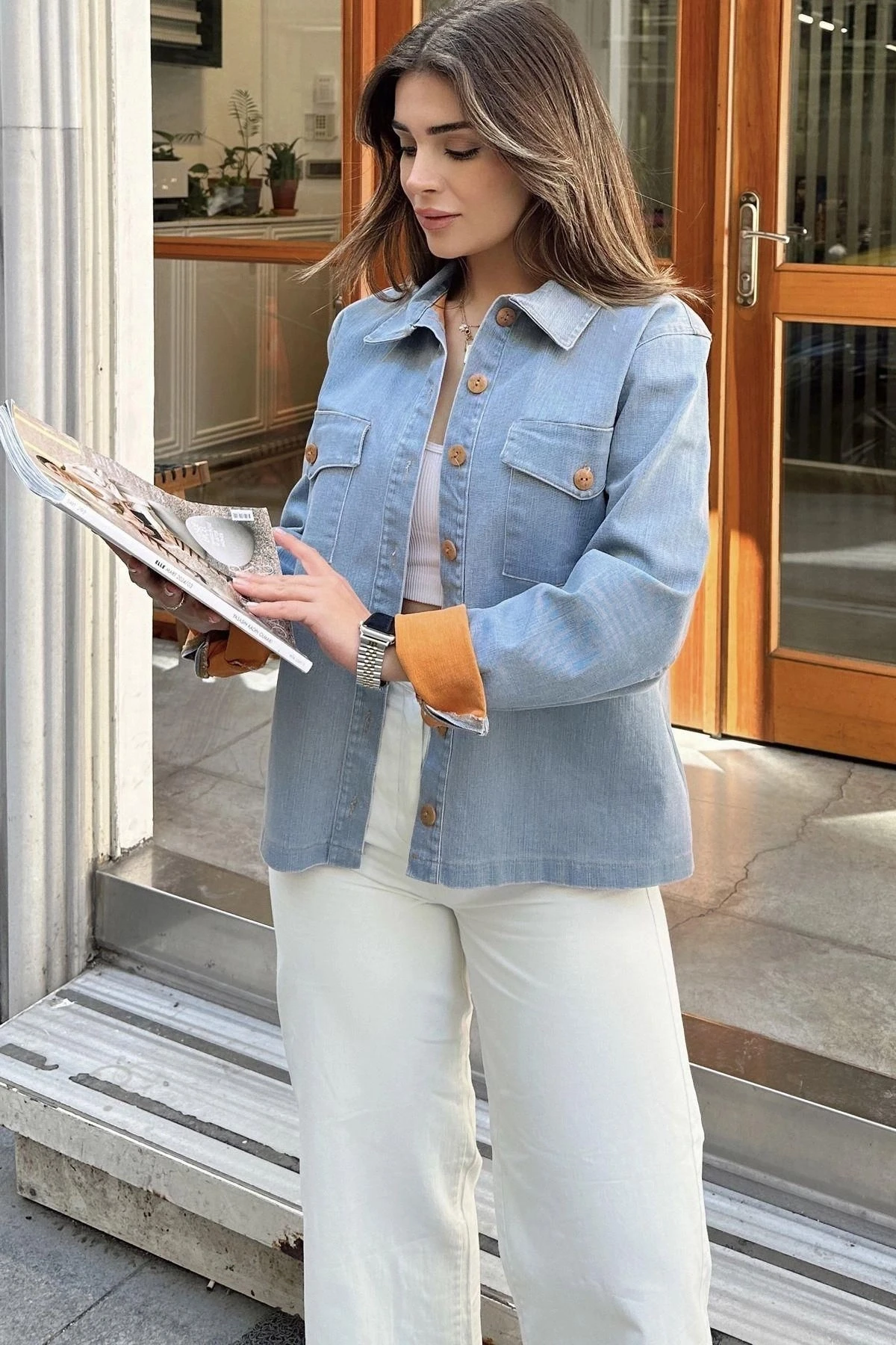 Kadın Mavi Arkası Çiçek Nakış İşlemeli, Kontrast Renk Katlamalı, Uzun Kol, Denim Kot Ceket