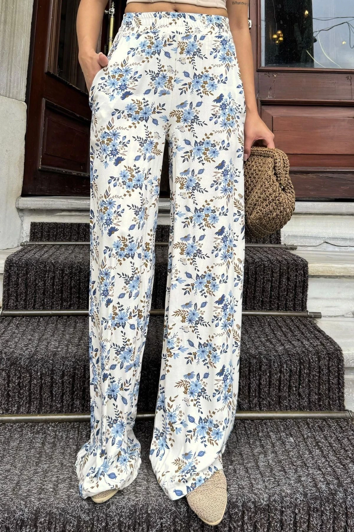 Kadın Mavi & Ekru Çiçek Desenli, Yüksek Bel, Geniş Paça, Rahat Kesim Pantolon