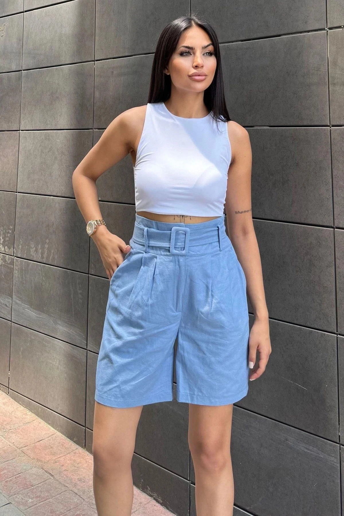 Kadın Mavi Kemerli Yüksel Bel, İthal Kumaş, Uzun Rahat Pliseli Şort