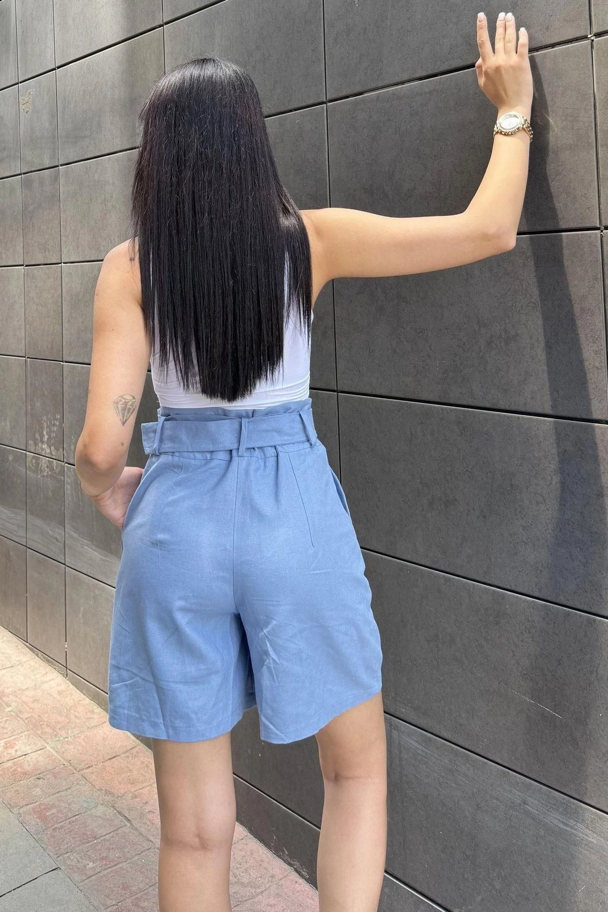 Kadın Mavi Kemerli Yüksel Bel, İthal Kumaş, Uzun Rahat Pliseli Şort