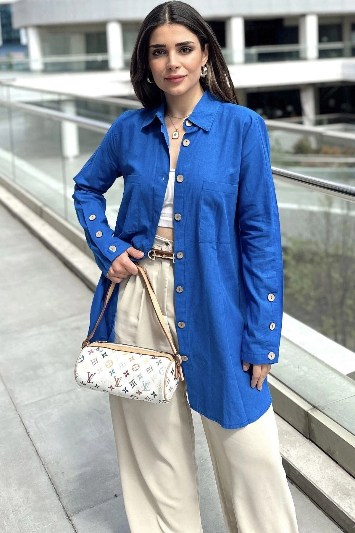 Kadın Mavi Uzun Kol, Ahşap Düğme Detaylı, Arkası Pliseli, Salaş Ve Uzun, Pamuklu Tunik Gömlek