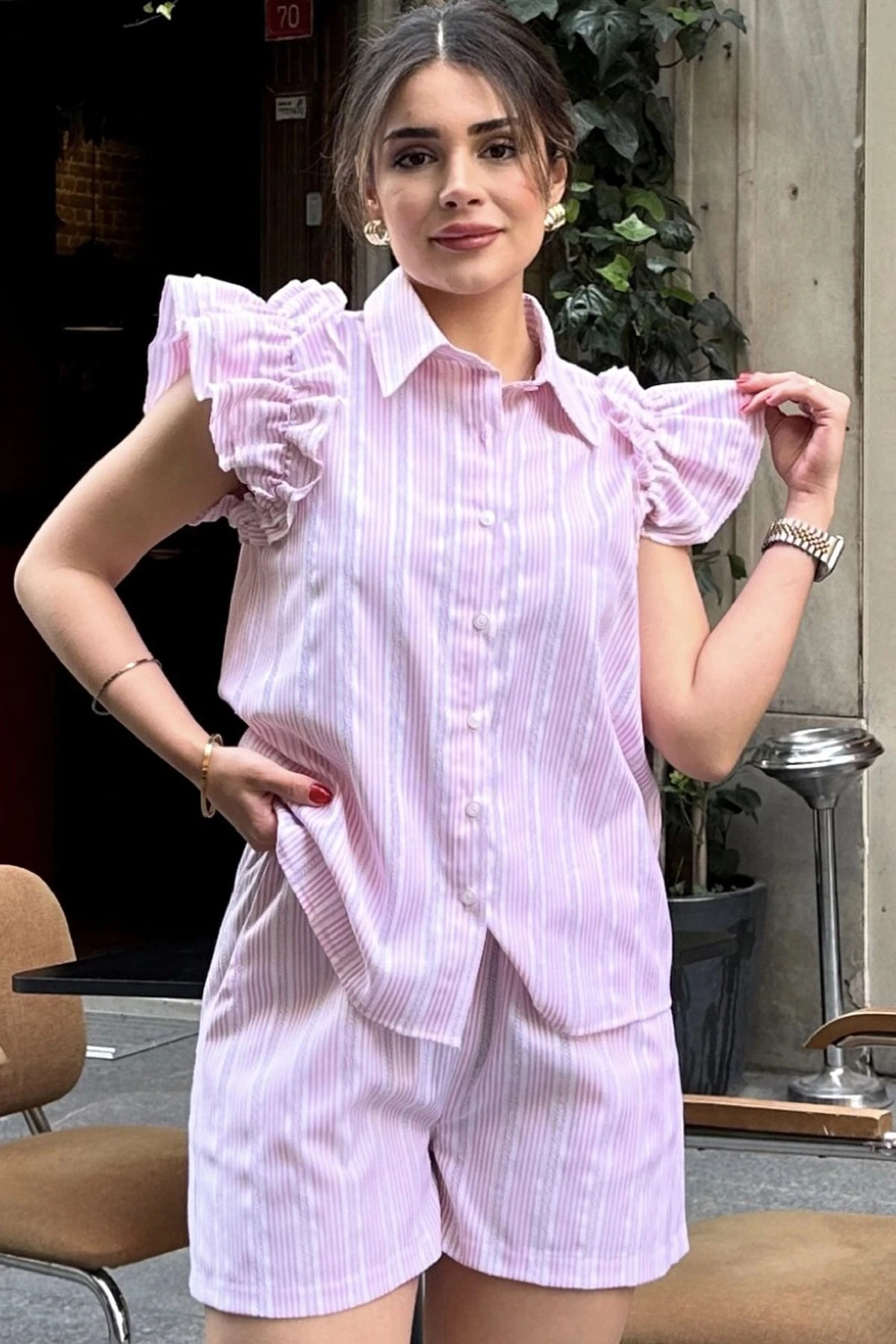 Kadın Pembe Kısa Kol, Omuzları Flare Fırfır Tasarımlı, Terletmez, Çizgi Desenli Fisto Gömlek