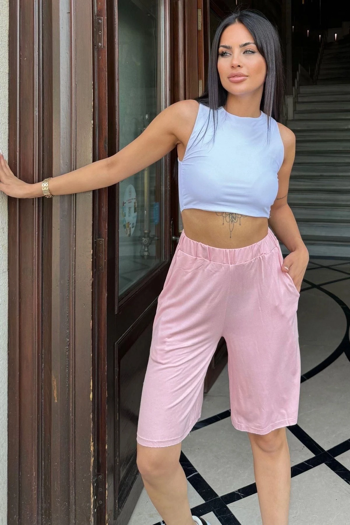 Kadın Pudra Beli Lastikli, Terletmez Kumaş, Cepli, Salaş Kapri Şort