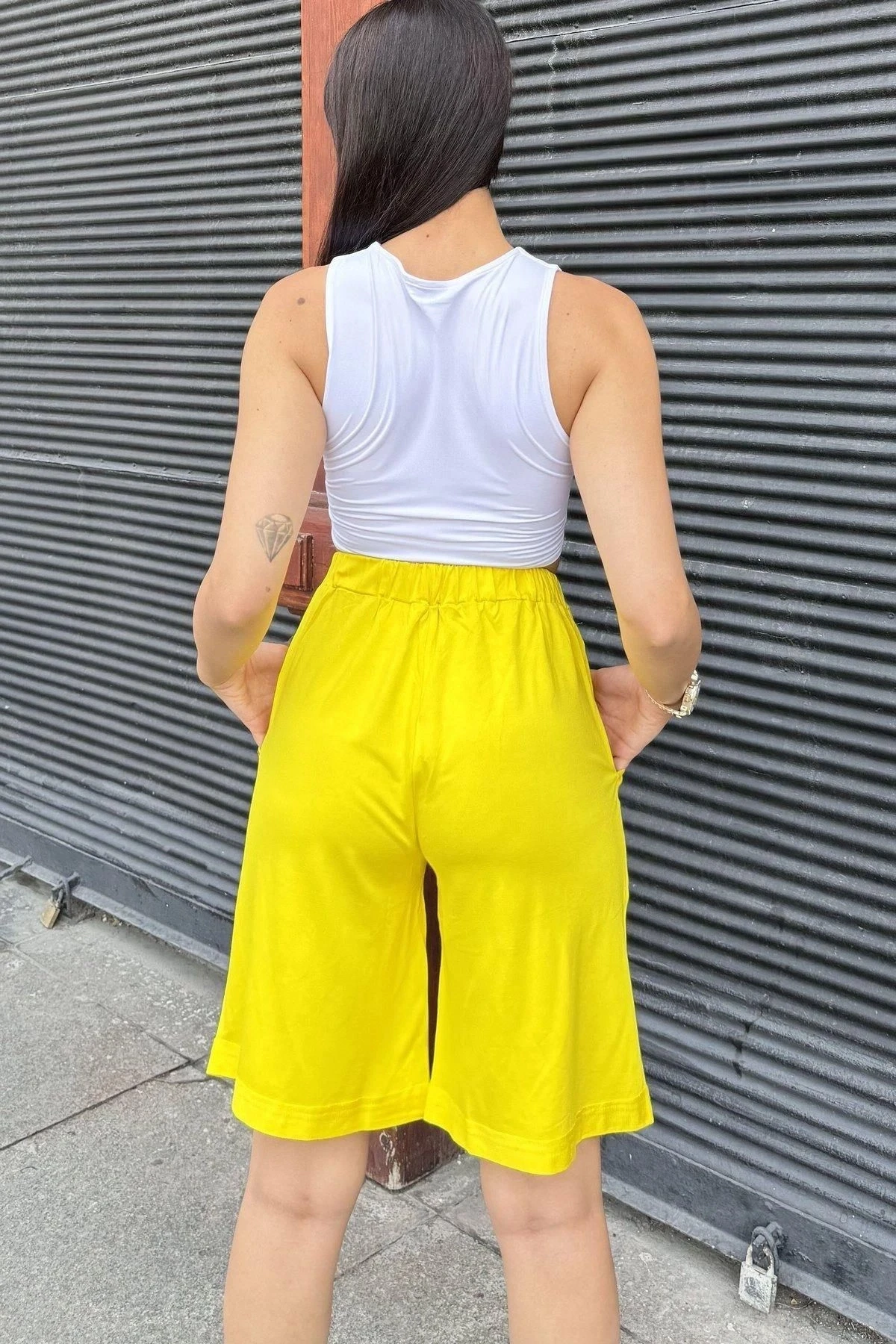 Kadın Sarı Duble Paça, Beli Lastikli Terletmez, Cepli, Salaş Kapri Şort