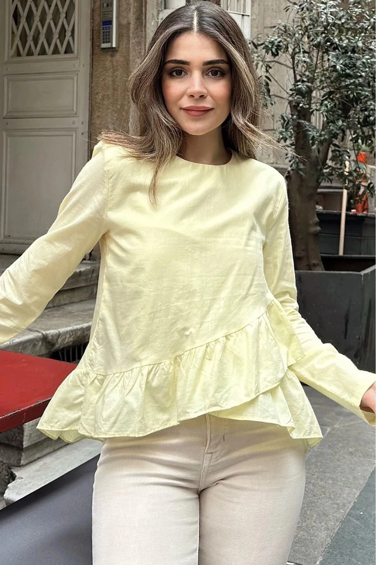 Kadın Sarı Önü Fırfırlı, Yuvarlak Yaka, Arkası Uzun Pamuklu Salaş Bluz