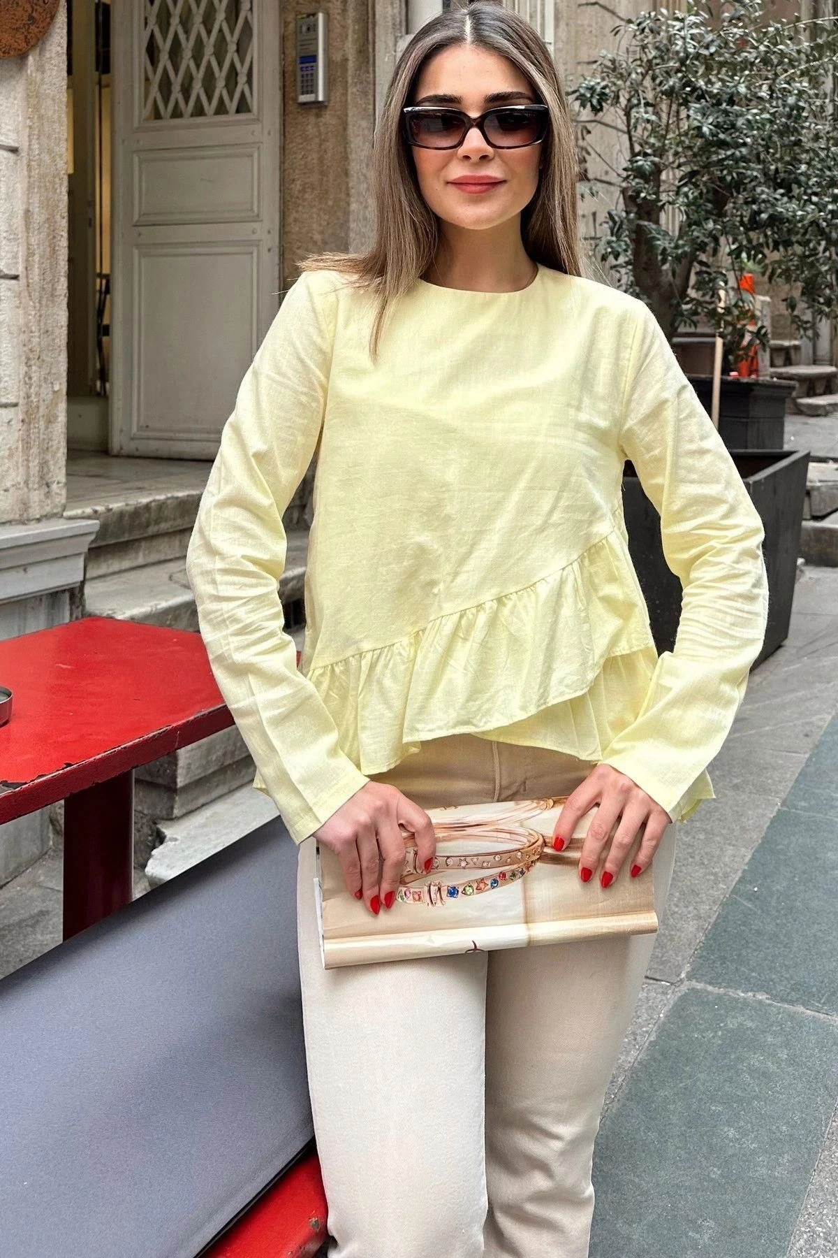 Kadın Sarı Önü Fırfırlı, Yuvarlak Yaka, Arkası Uzun Pamuklu Salaş Bluz