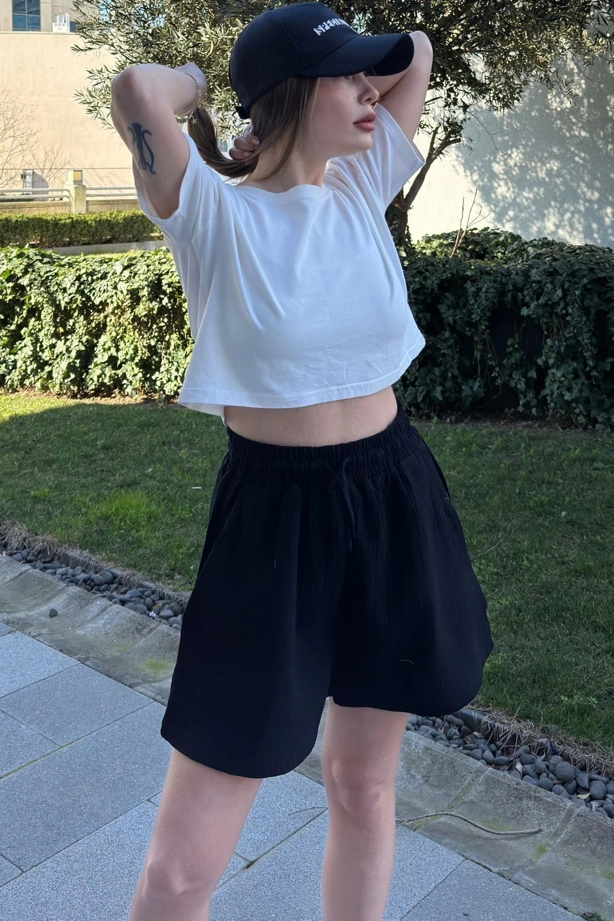 Kadın Siyah Cepli, Bağcıklı, Beli Lastikli, Salaş Müslin Şort