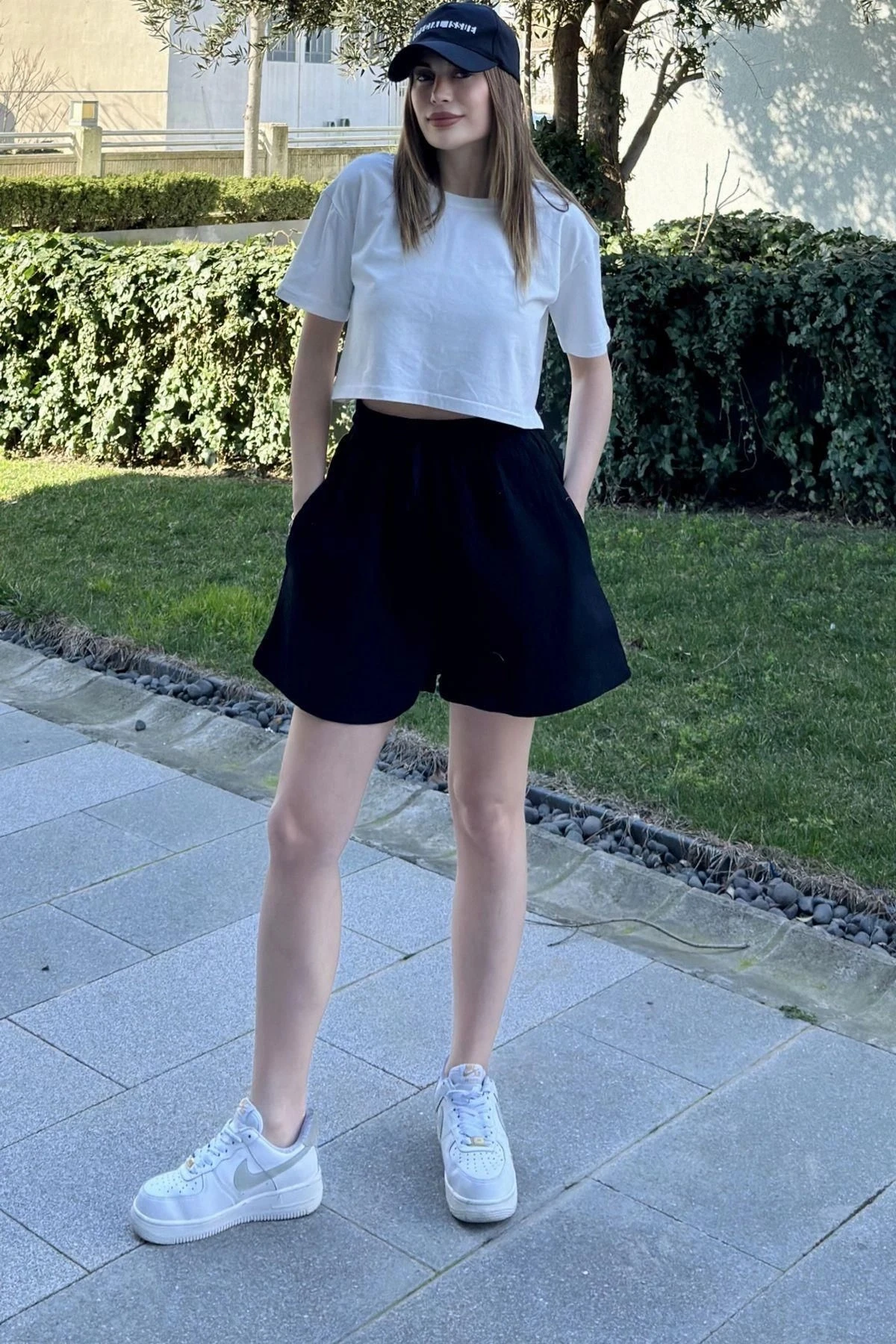 Kadın Siyah Cepli, Bağcıklı, Beli Lastikli, Salaş Müslin Şort