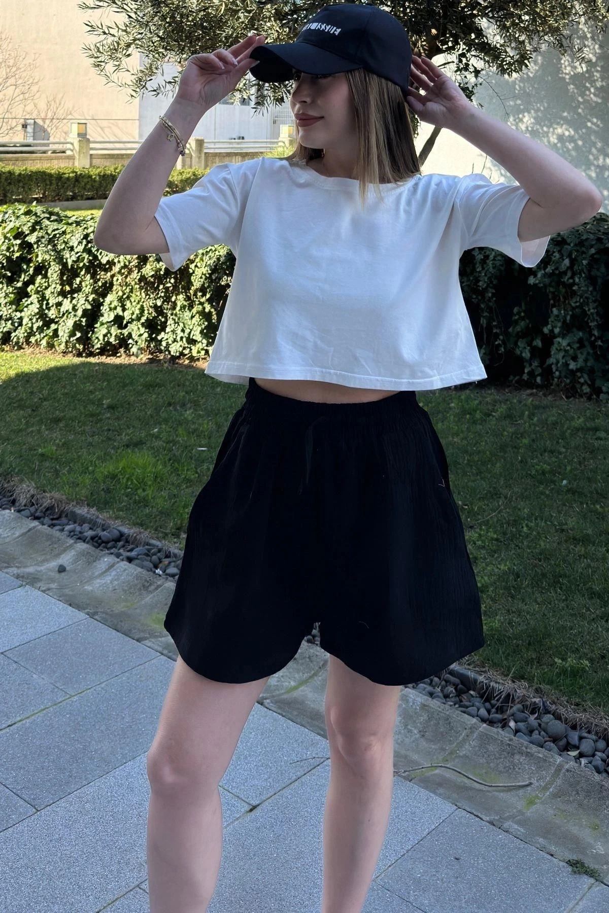 Kadın Siyah Cepli, Bağcıklı, Beli Lastikli, Salaş Müslin Şort