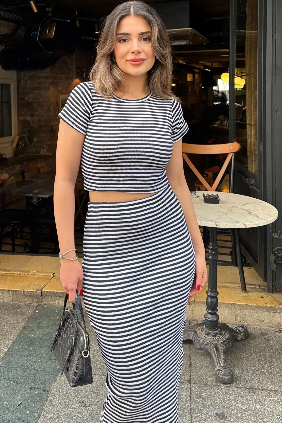 Kadın Siyah Crop Bluz & Yırtmaçlı Kalem Etek - Çizgili Kaşkorse Alt Üst Takım