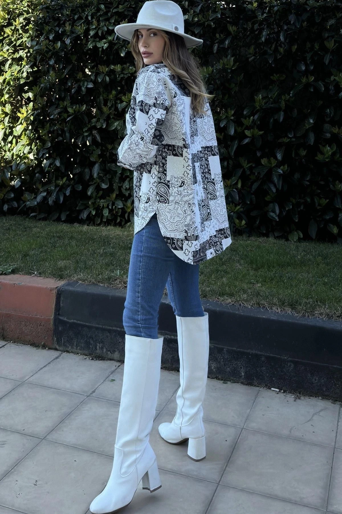 Kadın Siyah Desenli Gabardin Kumaş, Eteği Oval Kesim, Cepli, Oversize Gömlek