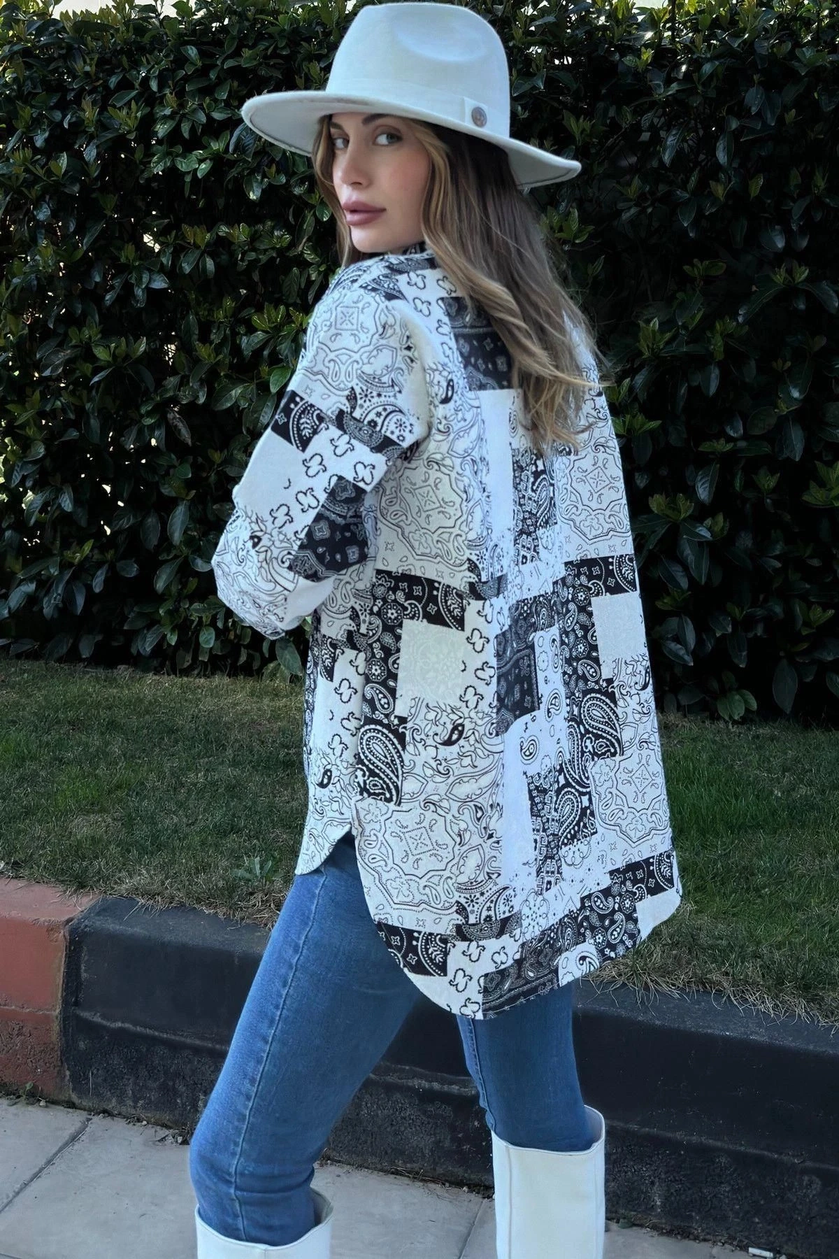 Kadın Siyah Desenli Gabardin Kumaş, Eteği Oval Kesim, Cepli, Oversize Gömlek