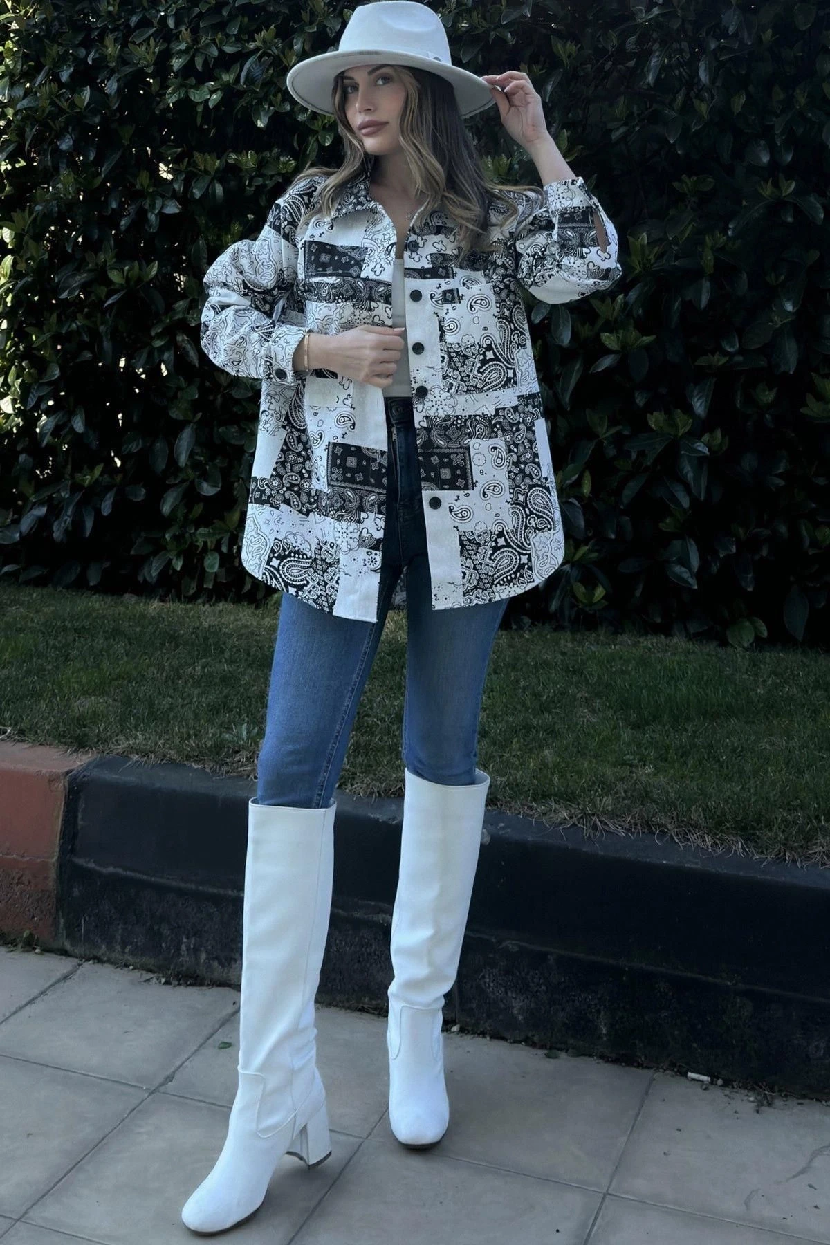 Kadın Siyah Desenli Gabardin Kumaş, Eteği Oval Kesim, Cepli, Oversize Gömlek