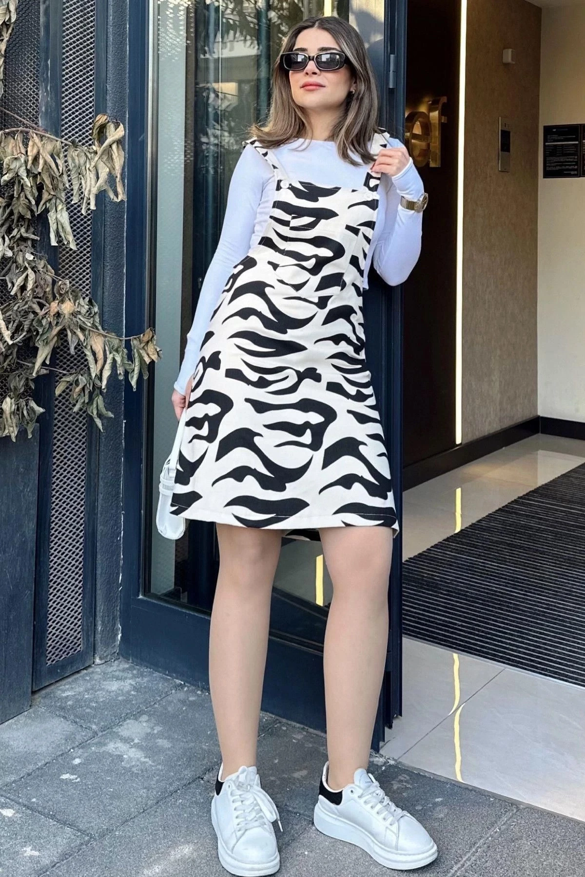 Kadın Siyah Desenli, Geniş Cepli, Kalın Askılı, Gabardin Salopet Elbise