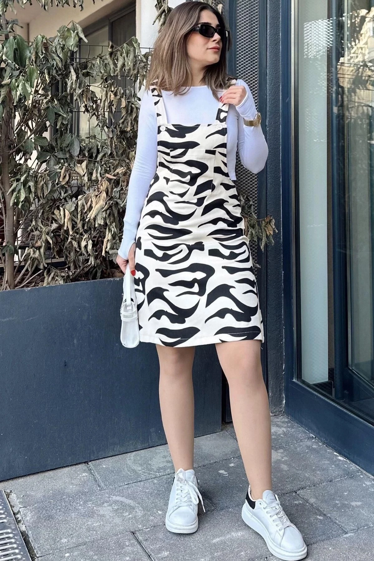 Kadın Siyah Desenli, Geniş Cepli, Kalın Askılı, Gabardin Salopet Elbise