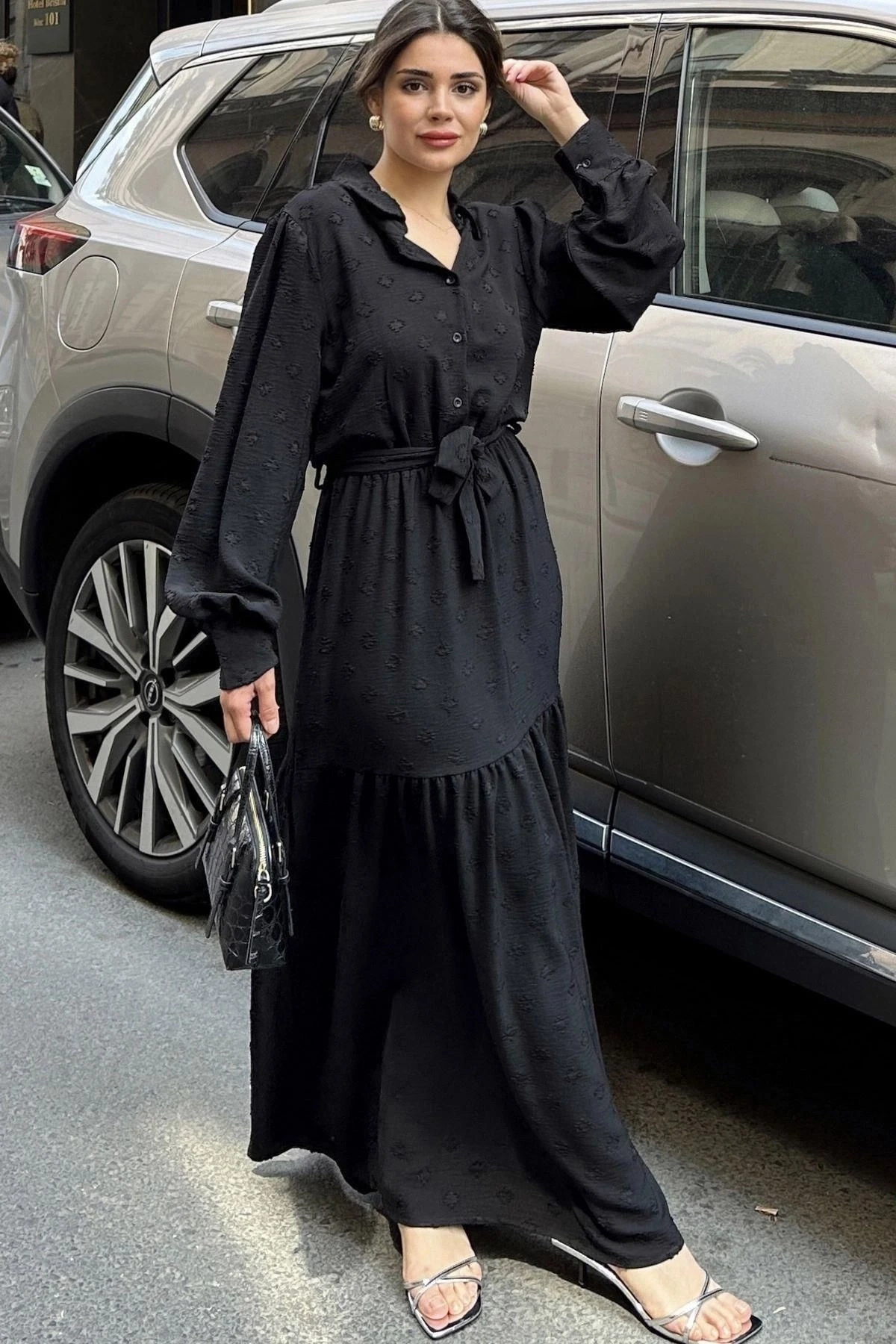 Kadın Siyah Dokulu Kumaş, Beli Kuşaklı, Balon Kol, A Kesim, Vintage Maksi Elbise - Tesettüre Uygun