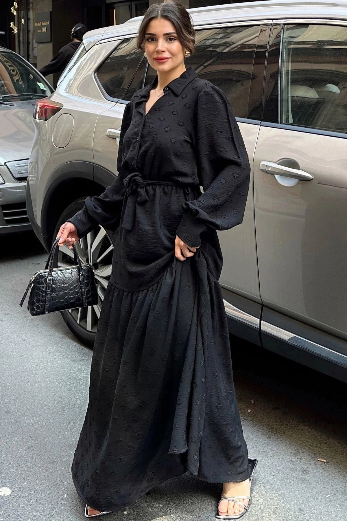 Kadın Siyah Dokulu Kumaş, Beli Kuşaklı, Balon Kol, A Kesim, Vintage Maksi Elbise - Tesettüre Uygun