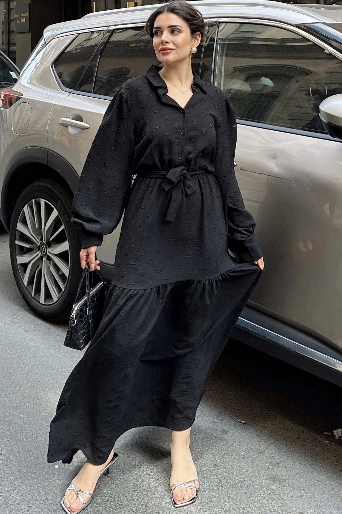 Kadın Siyah Dokulu Kumaş, Beli Kuşaklı, Balon Kol, A Kesim, Vintage Maksi Elbise - Tesettüre Uygun