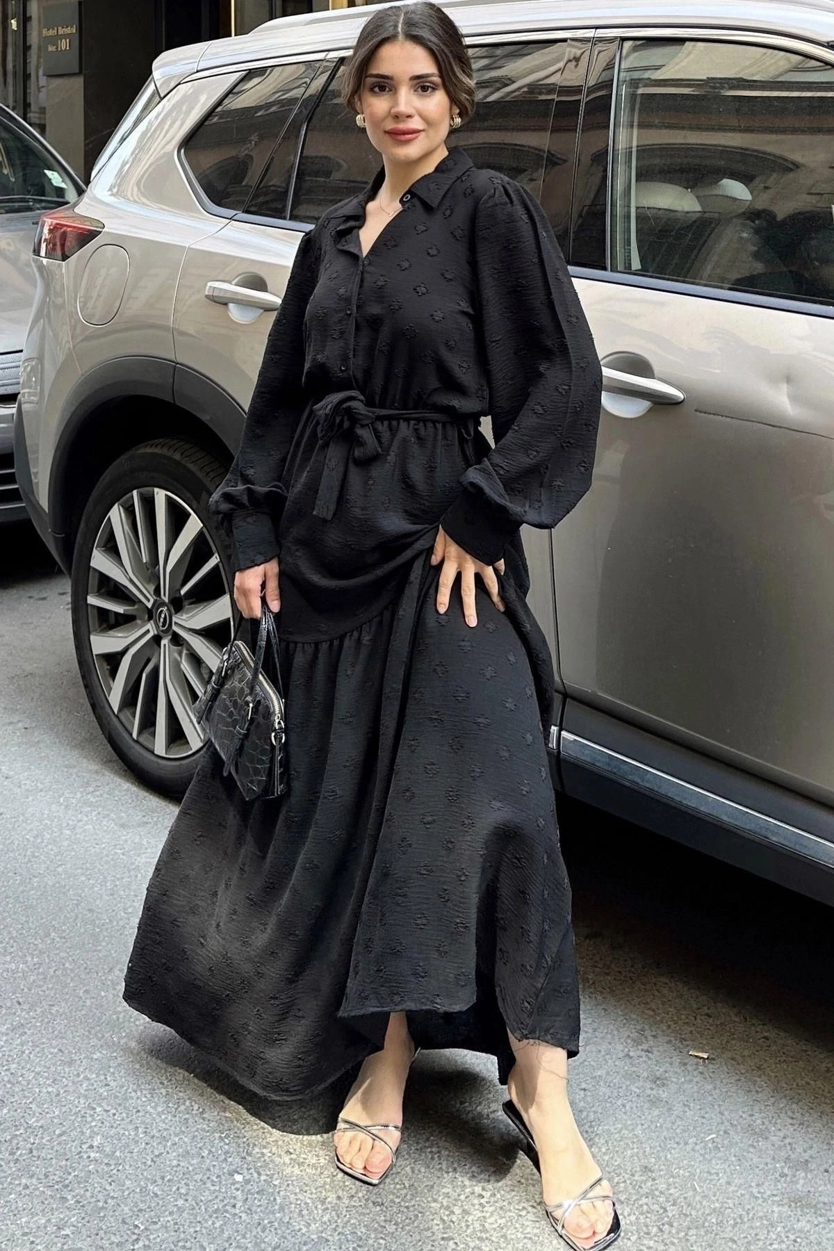 Kadın Siyah Dokulu Kumaş, Beli Kuşaklı, Balon Kol, A Kesim, Vintage Maksi Elbise - Tesettüre Uygun