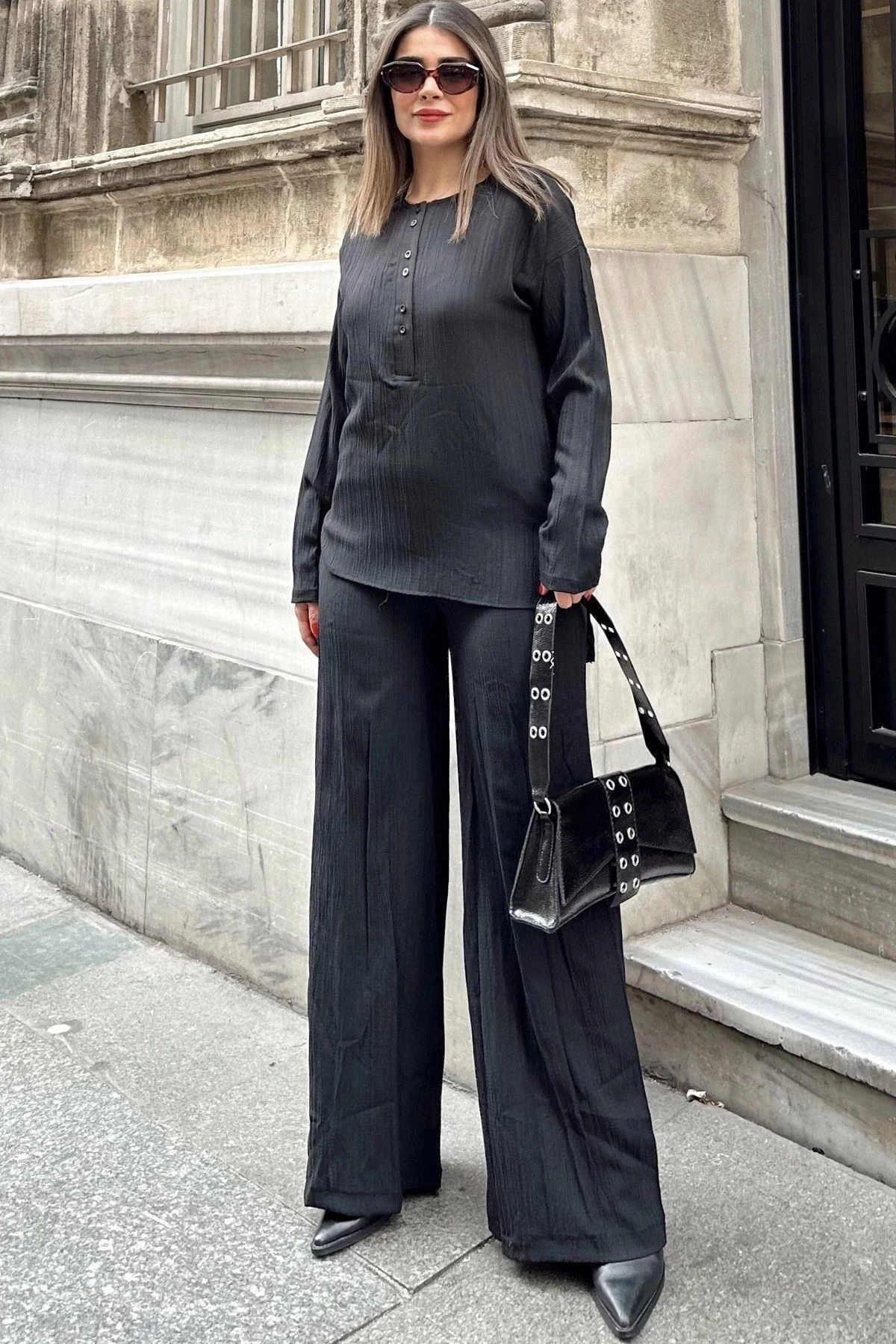 Kadın Siyah Düğmeli Yuvarlak Yaka Bluz & Beli Lastikli Geniş Paça Pantolon - Salaş Maya Takım