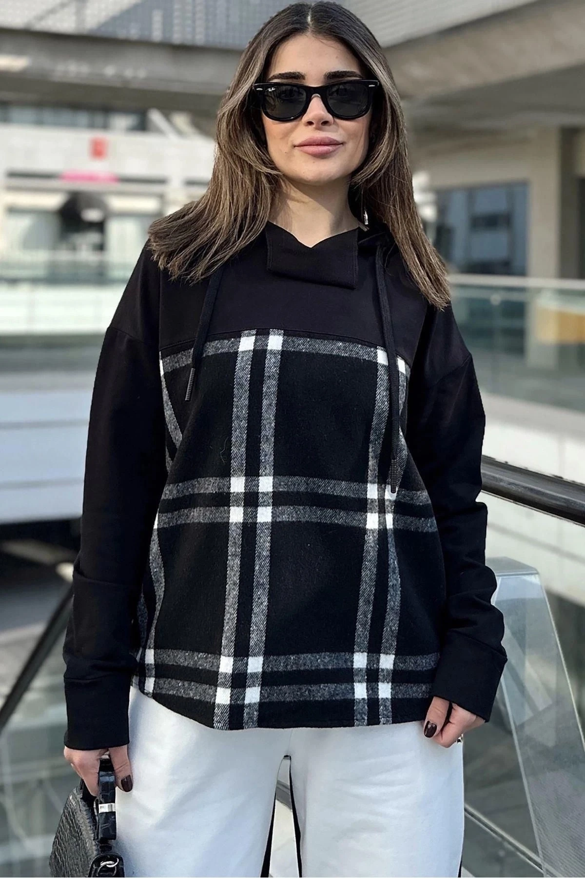 Kadın Siyah Ekose Garnili, Rahat Kesim, Kapüşonlu İki İplik Sweatshirt