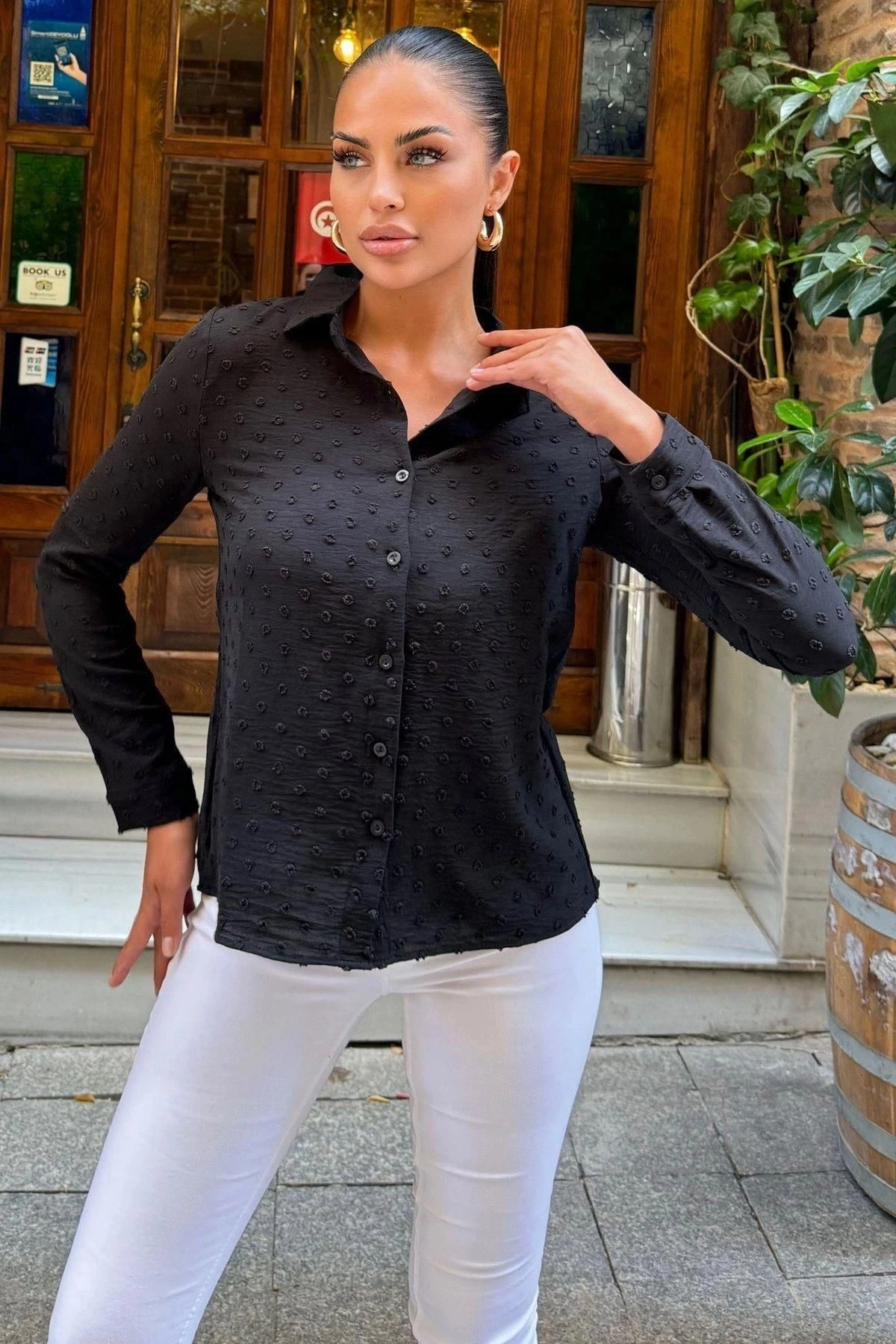 Kadın Siyah Terletmez Ponponlu Özel Kumaş, Fit Kesim, Uzun Kollu Gömlek