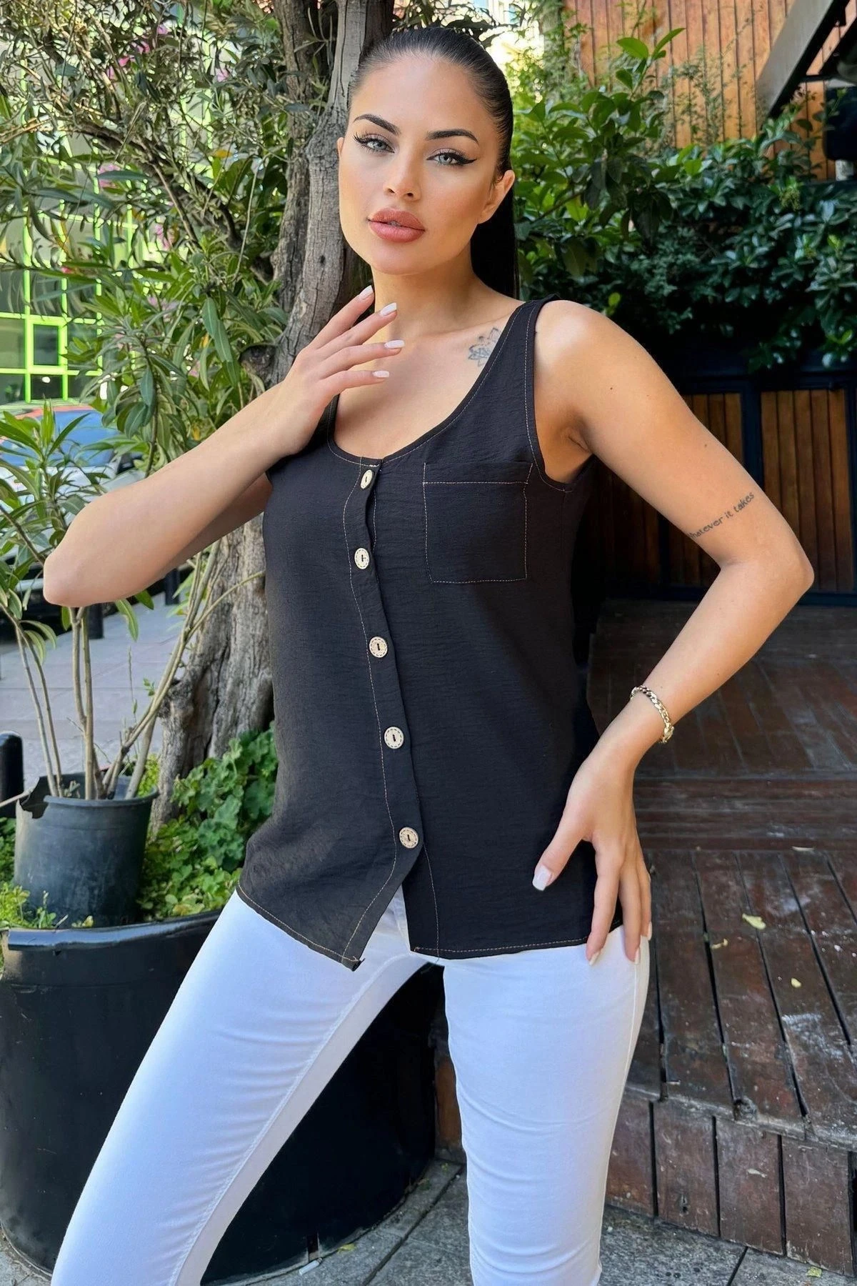 Kadın Siyah Yuvarlak Yaka Ve Düğme Detaylı, Kalın Askılı Keten Atlet Bluz