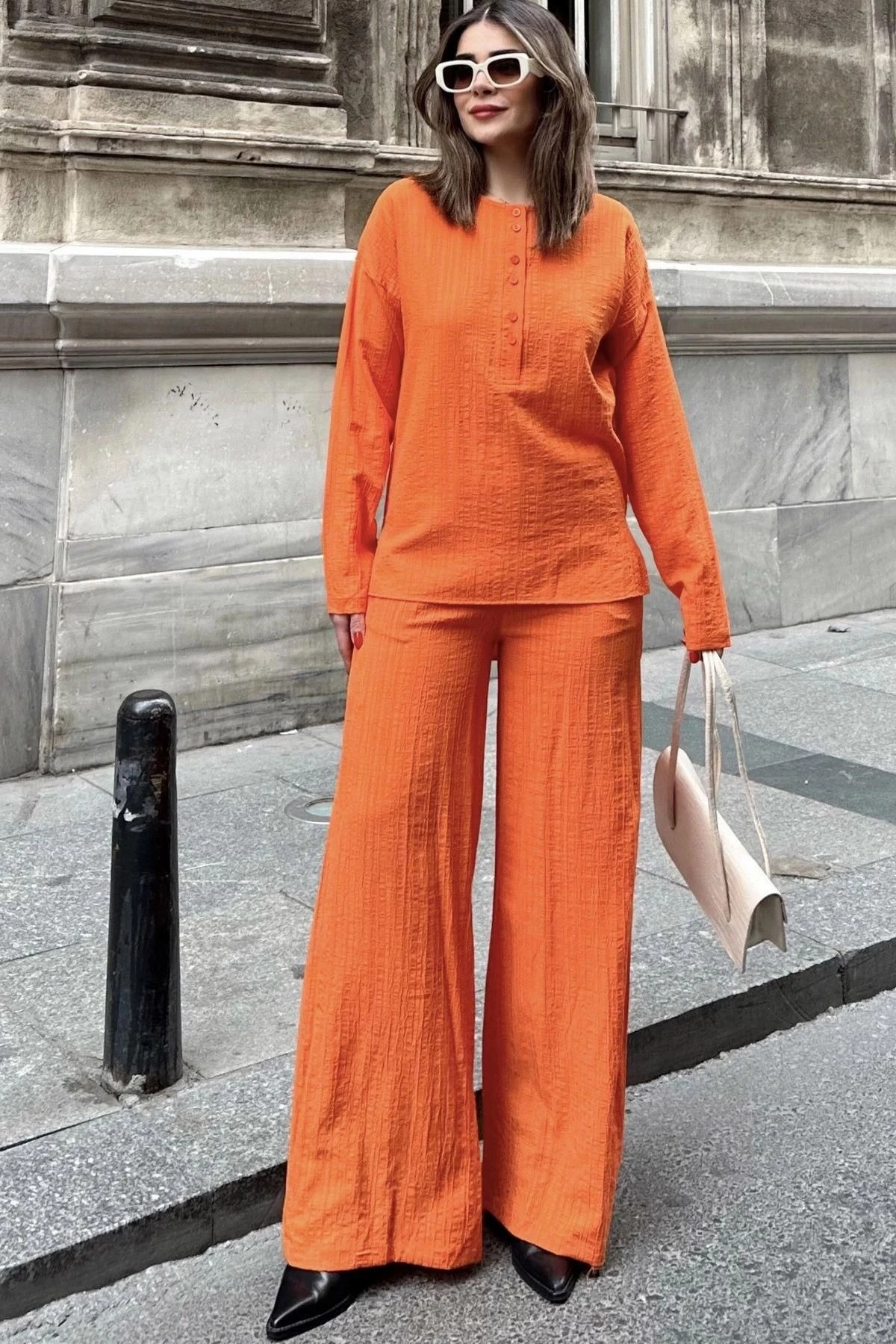 Kadın Turuncu Düğmeli Yuvarlak Yaka Bluz & Beli Lastikli Geniş Paça Pantolon - Salaş Maya Takım