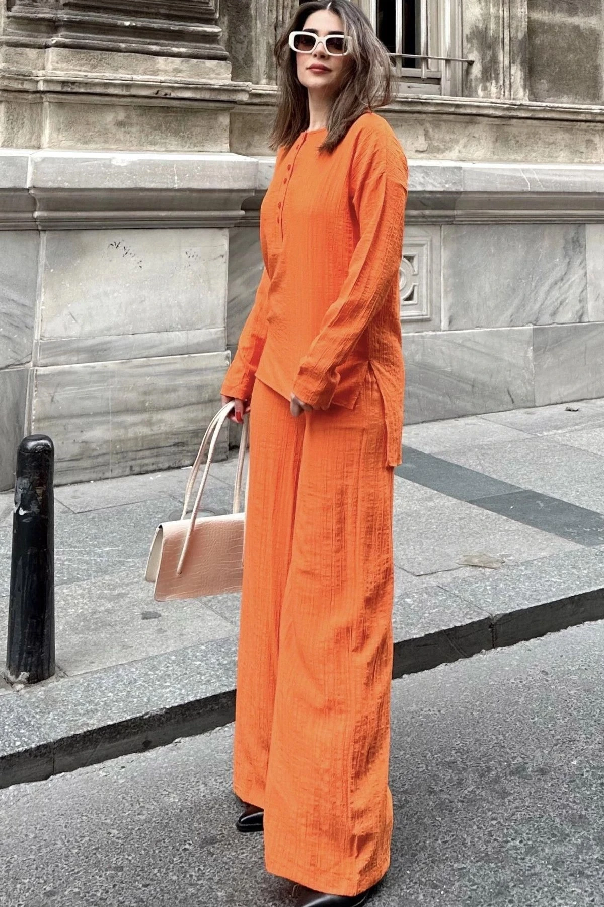 Kadın Turuncu Düğmeli Yuvarlak Yaka Bluz & Beli Lastikli Geniş Paça Pantolon - Salaş Maya Takım