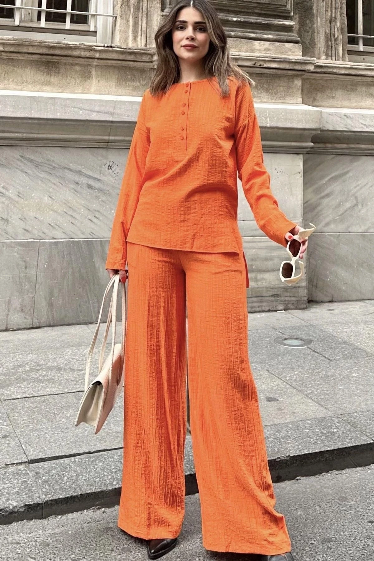 Kadın Turuncu Düğmeli Yuvarlak Yaka Bluz & Beli Lastikli Geniş Paça Pantolon - Salaş Maya Takım