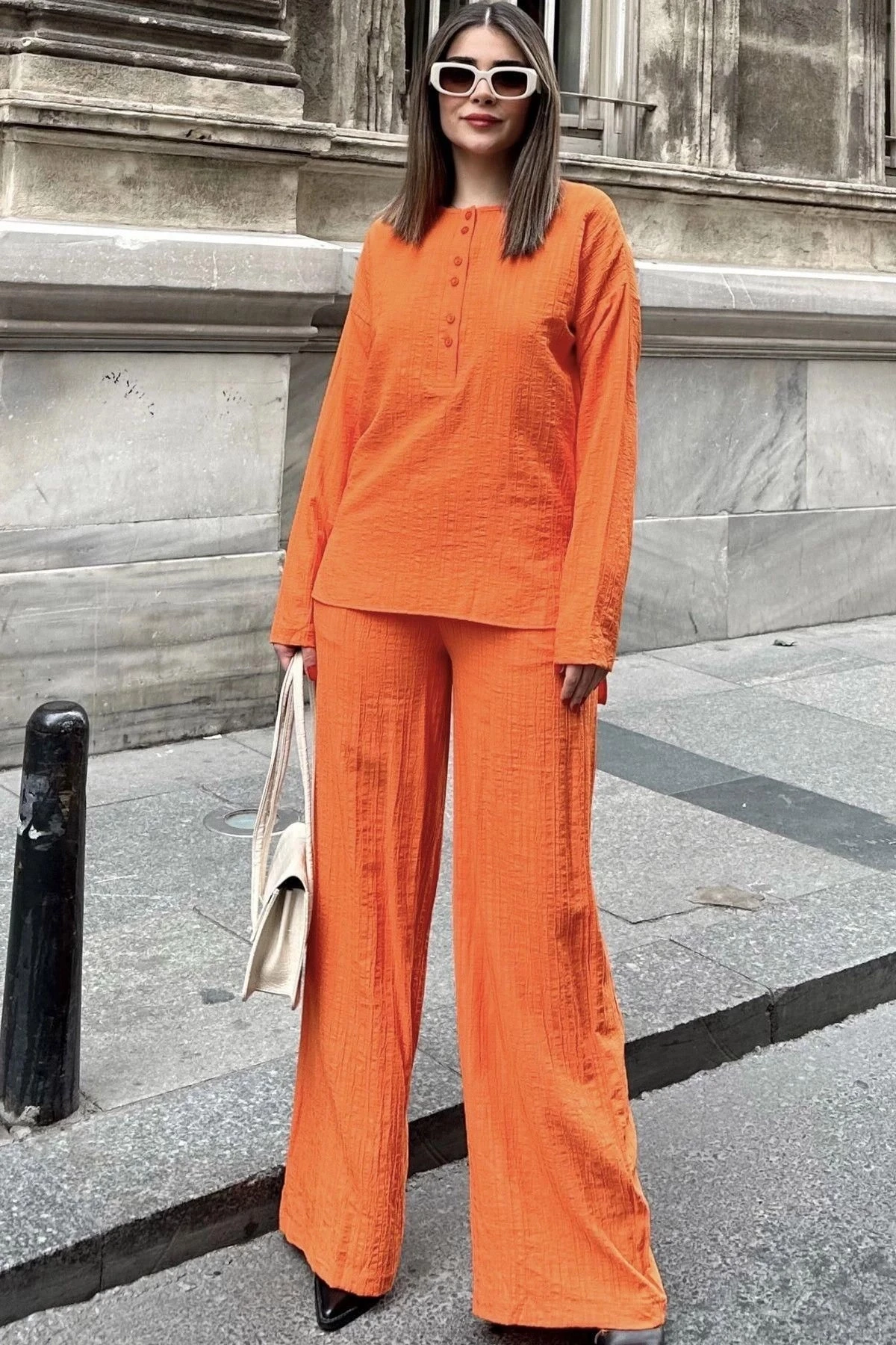 Kadın Turuncu Düğmeli Yuvarlak Yaka Bluz & Beli Lastikli Geniş Paça Pantolon - Salaş Maya Takım
