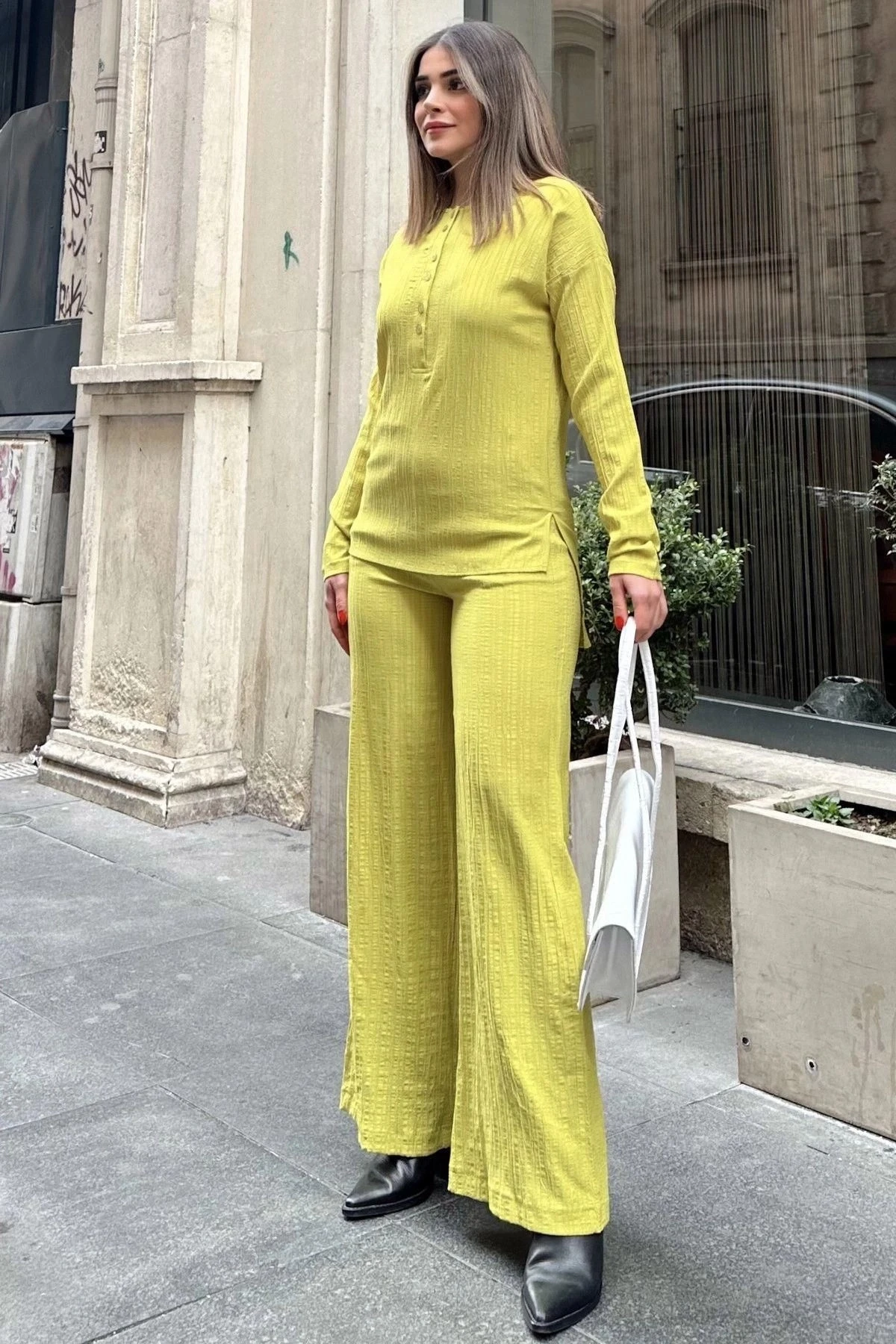 Kadın Yağ Yeşili Düğmeli Yuvarlak Yaka Bluz & Beli Lastikli Geniş Paça Pantolon - Salaş Maya Takım