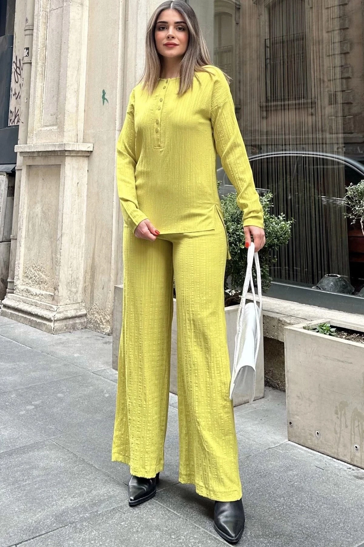 Kadın Yağ Yeşili Düğmeli Yuvarlak Yaka Bluz & Beli Lastikli Geniş Paça Pantolon - Salaş Maya Takım