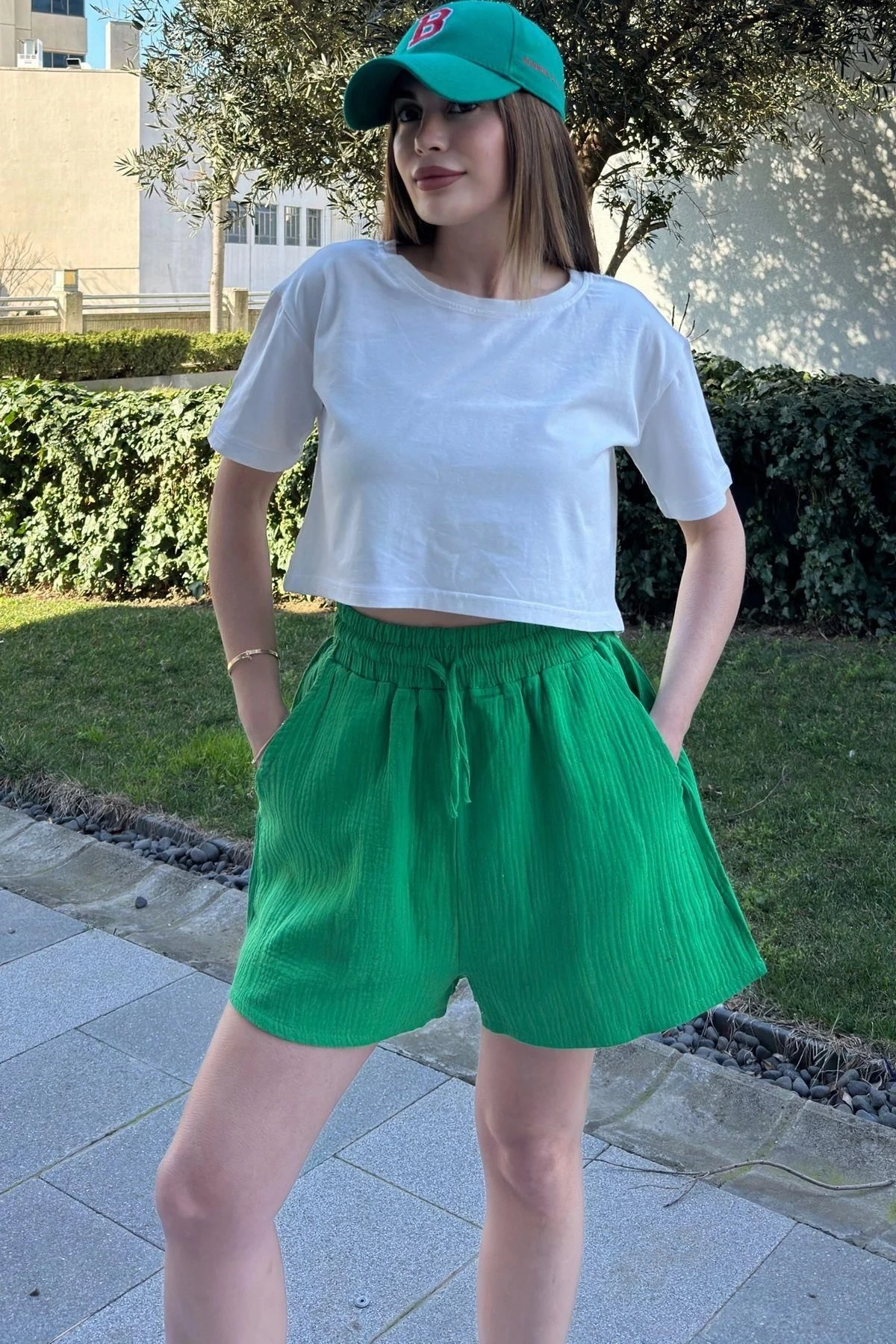 Kadın Yeşil Cepli, Bağcıklı, Beli Lastikli, Salaş Müslin Şort