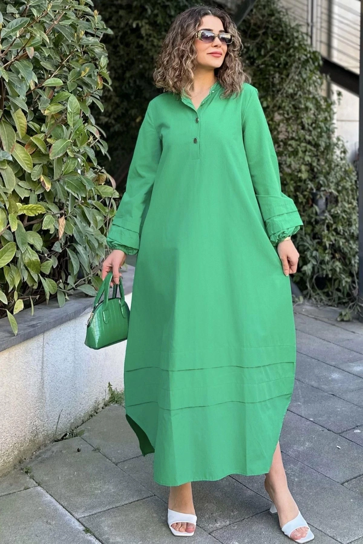 Kadın Yeşil Hakim Yaka, Lastikli Balon Kol, Etek Ve Kolu Kat Kumaş Dikişli, Uzun Salaş Elbise