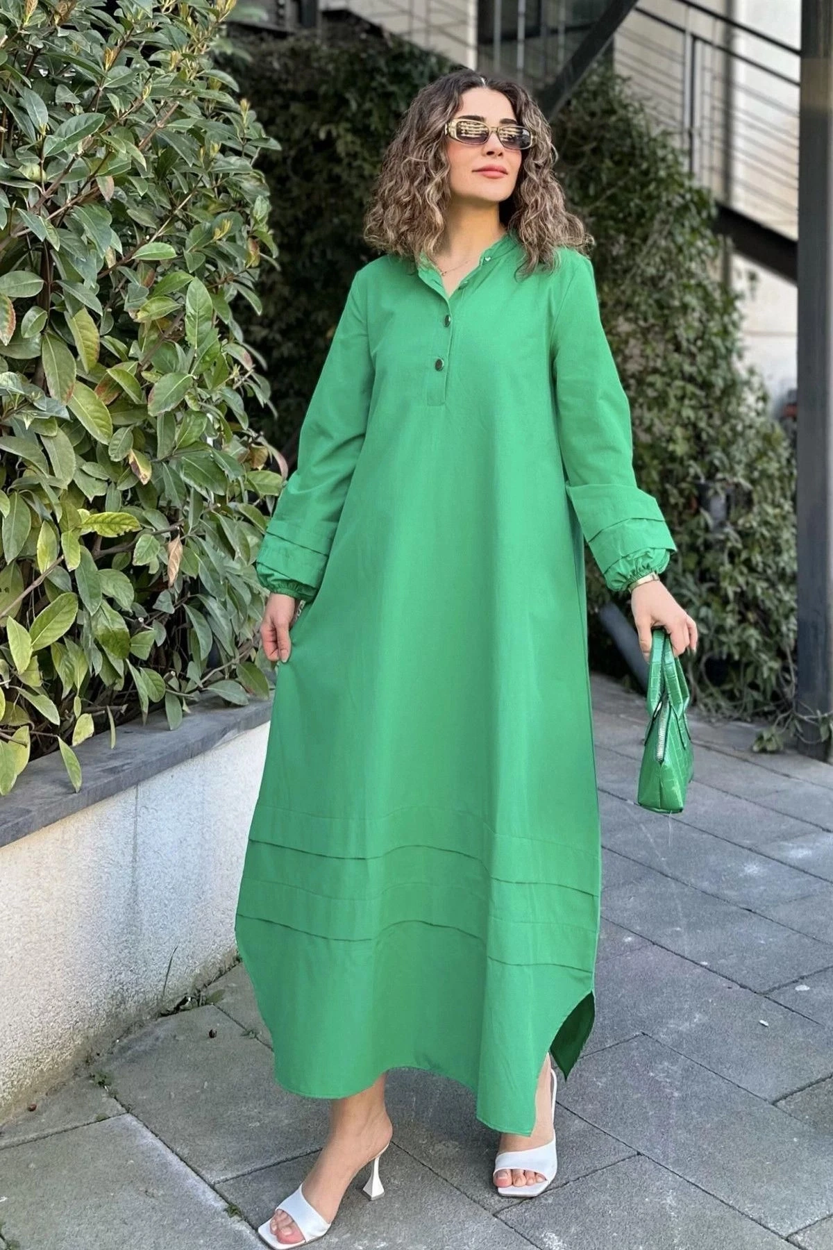 Kadın Yeşil Hakim Yaka, Lastikli Balon Kol, Etek Ve Kolu Kat Kumaş Dikişli, Uzun Salaş Elbise