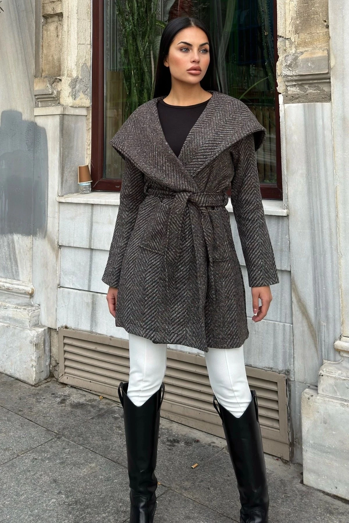 Kahve Balıksırtı Desenli, Kruvaze Yaka, Kapüşonlu, Kemerli Uzun Kaşe Kaban (Astarsız)